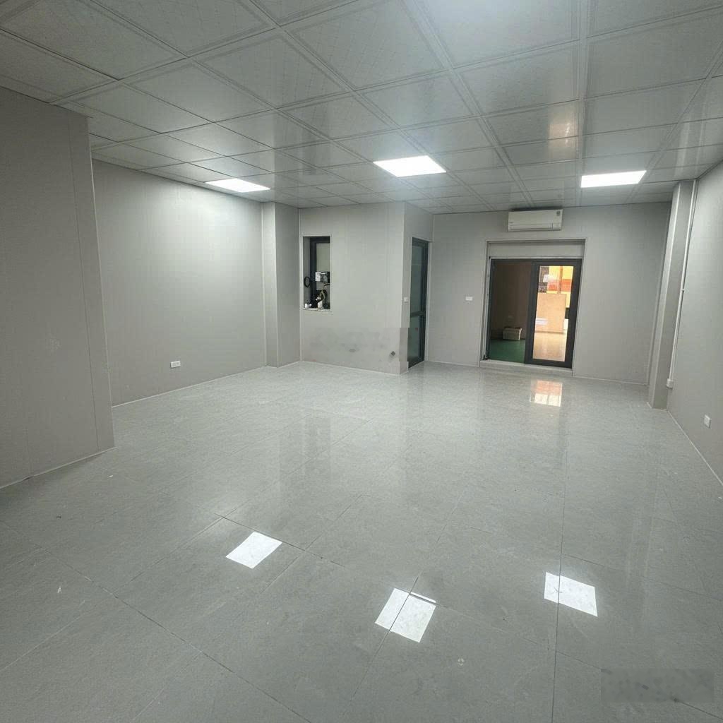 Cho thuê văn phòng 180m2, 14,1 triệu VND tại Khu A, Geleximco - Lê Trọng Tấn