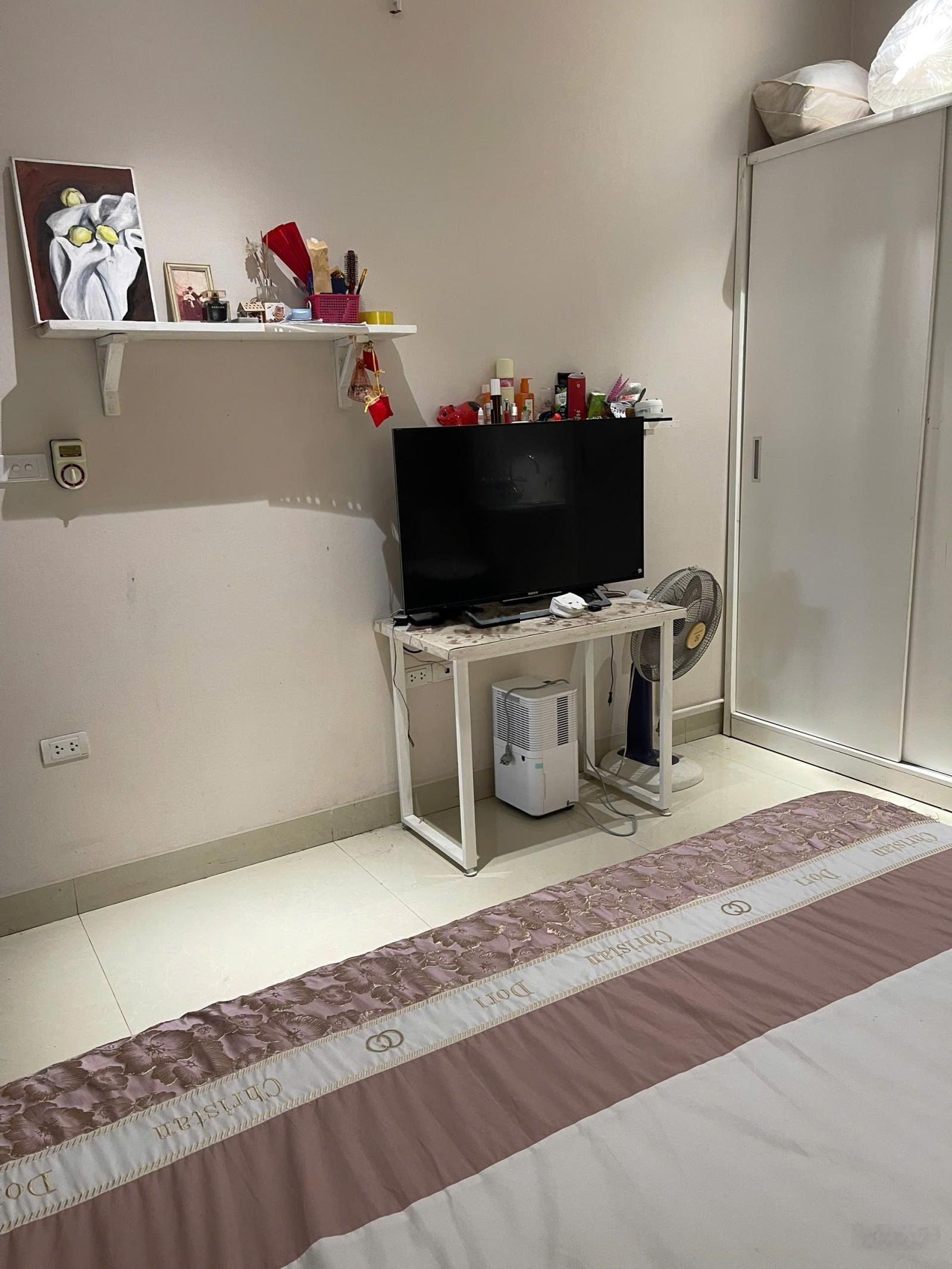 Cho thuê nhà ngay Hồ Tây sạch sẽ và đường ô tô to, giá tốt