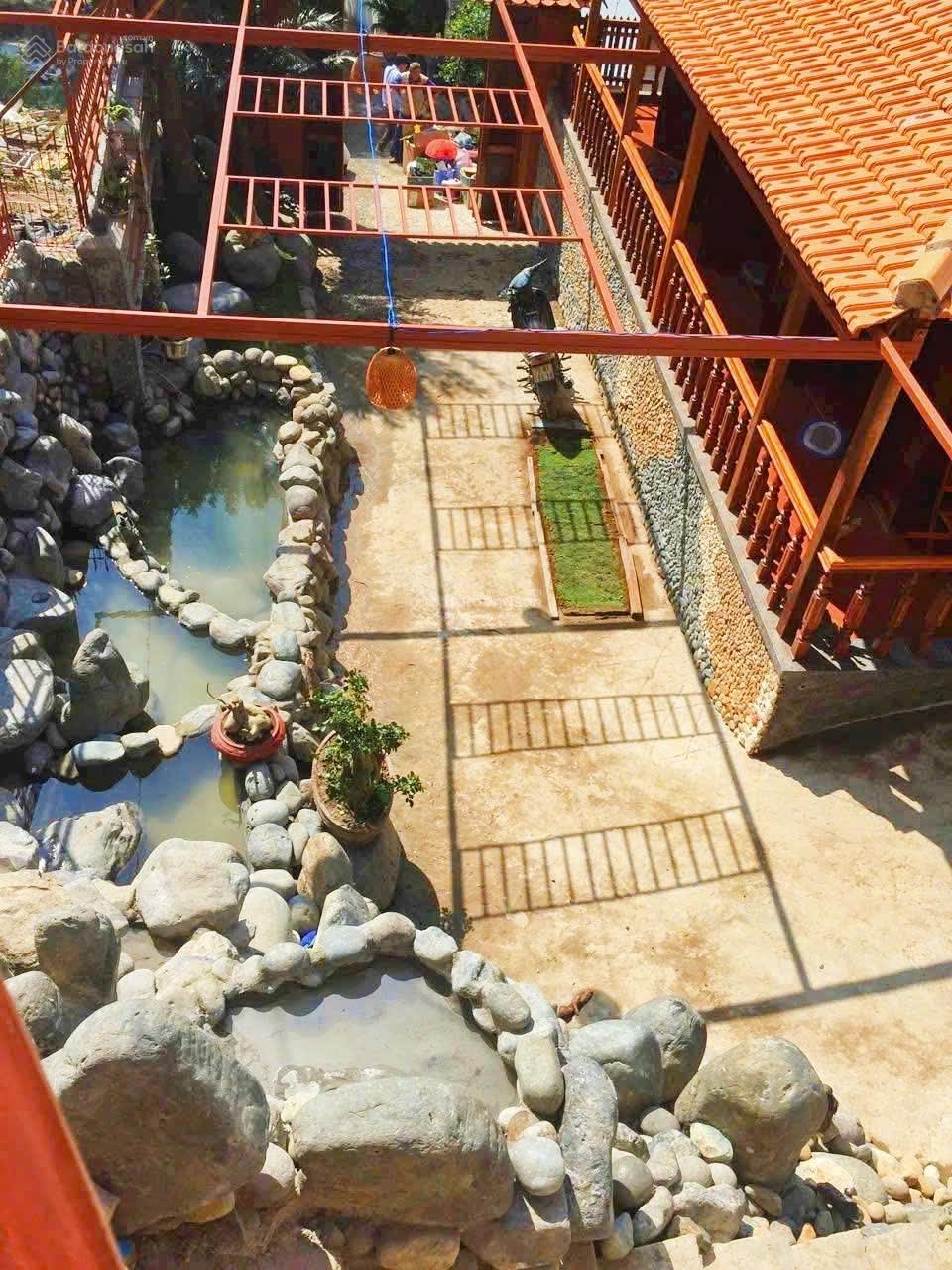 [Nhà vườn tựa núi Ba Làng - sẵn nhà gỗ & ao cá. Giá: 11 tỷ