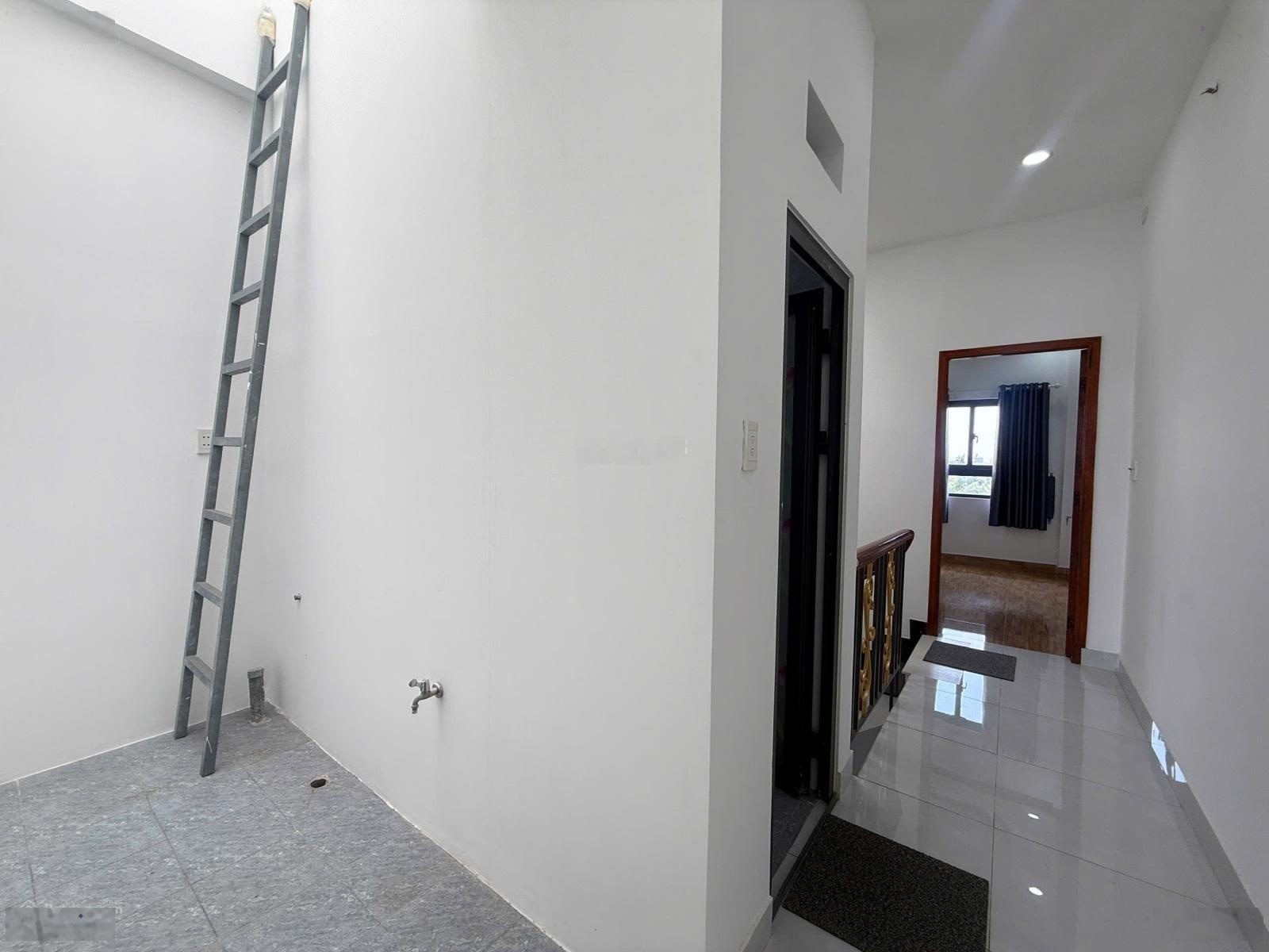 Bán nhà 1 trệt 2 lầu đường xe tải diện tích 60m2 4PN full nội thất giá chỉ 4.98 tỷ