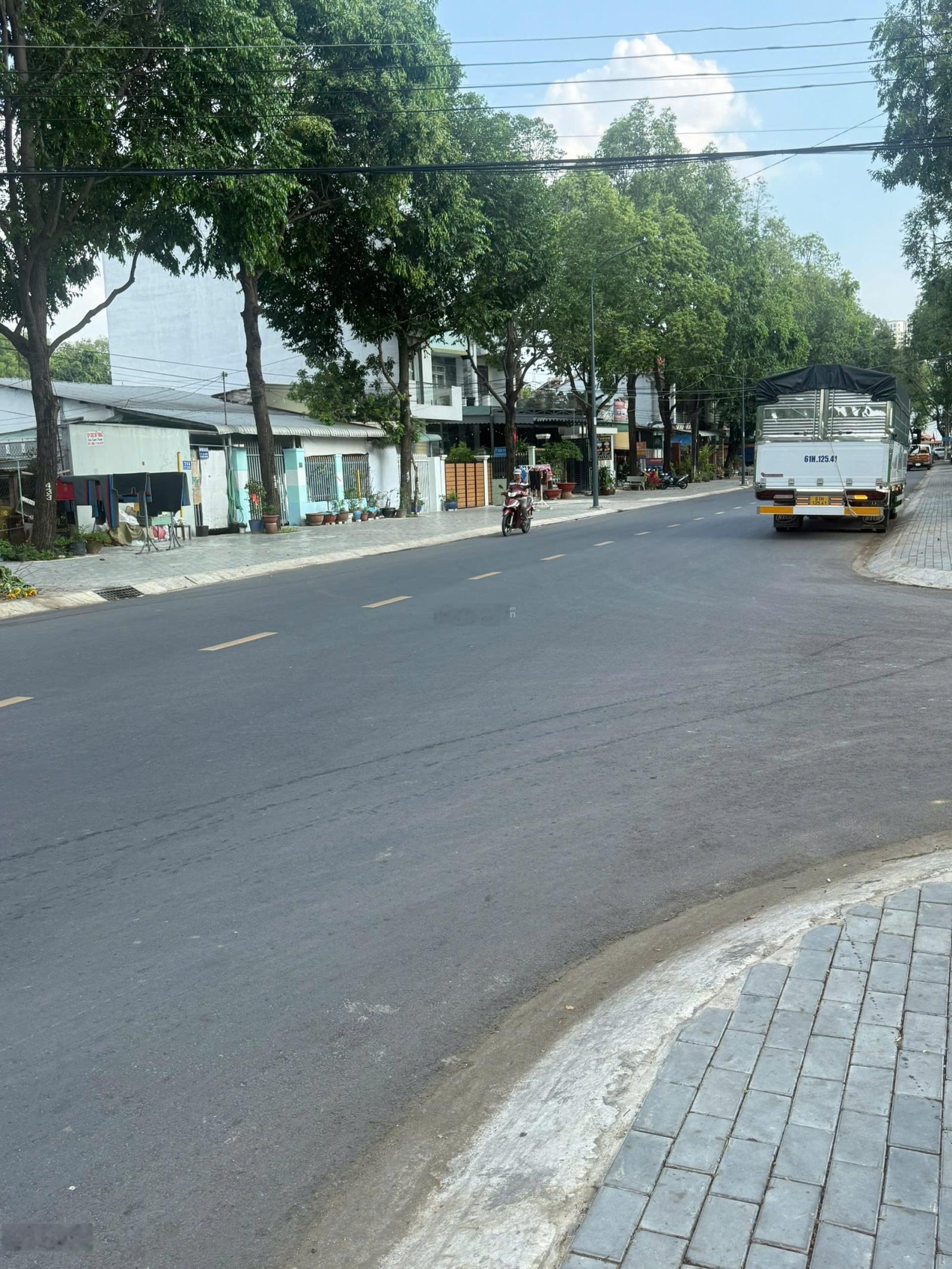 Cho thuê mặt tiền kinh doanh. Đất lô góc 2 mặt tiền đường lớn phù hợp làm cà phê, làm quán ăn