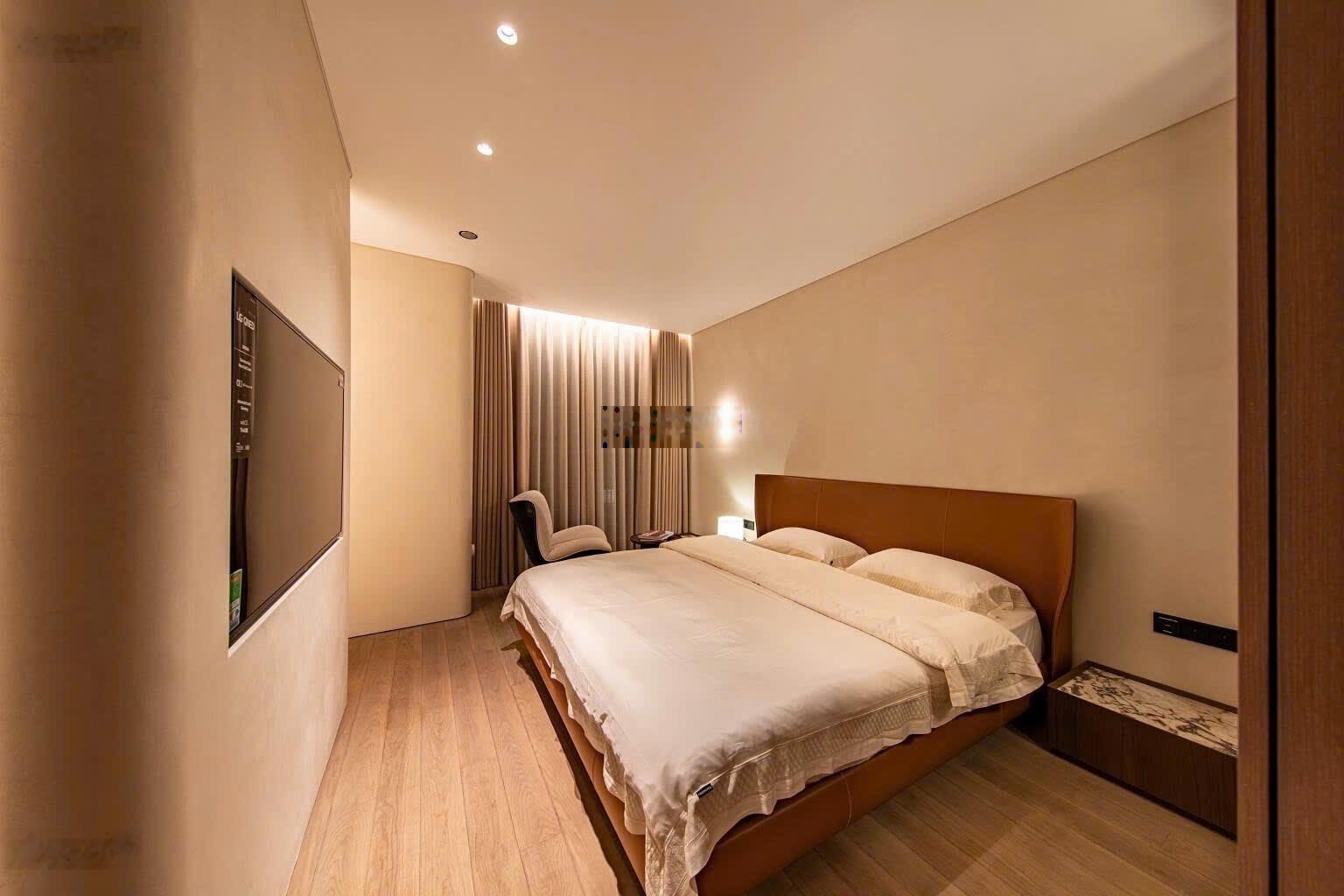 Cho thuê gấp CHCC Vinhomes 54A Nguyễn Chí Thanh, Láng Thượng,Đống Đa, 3PN, 150m2 full nội thất