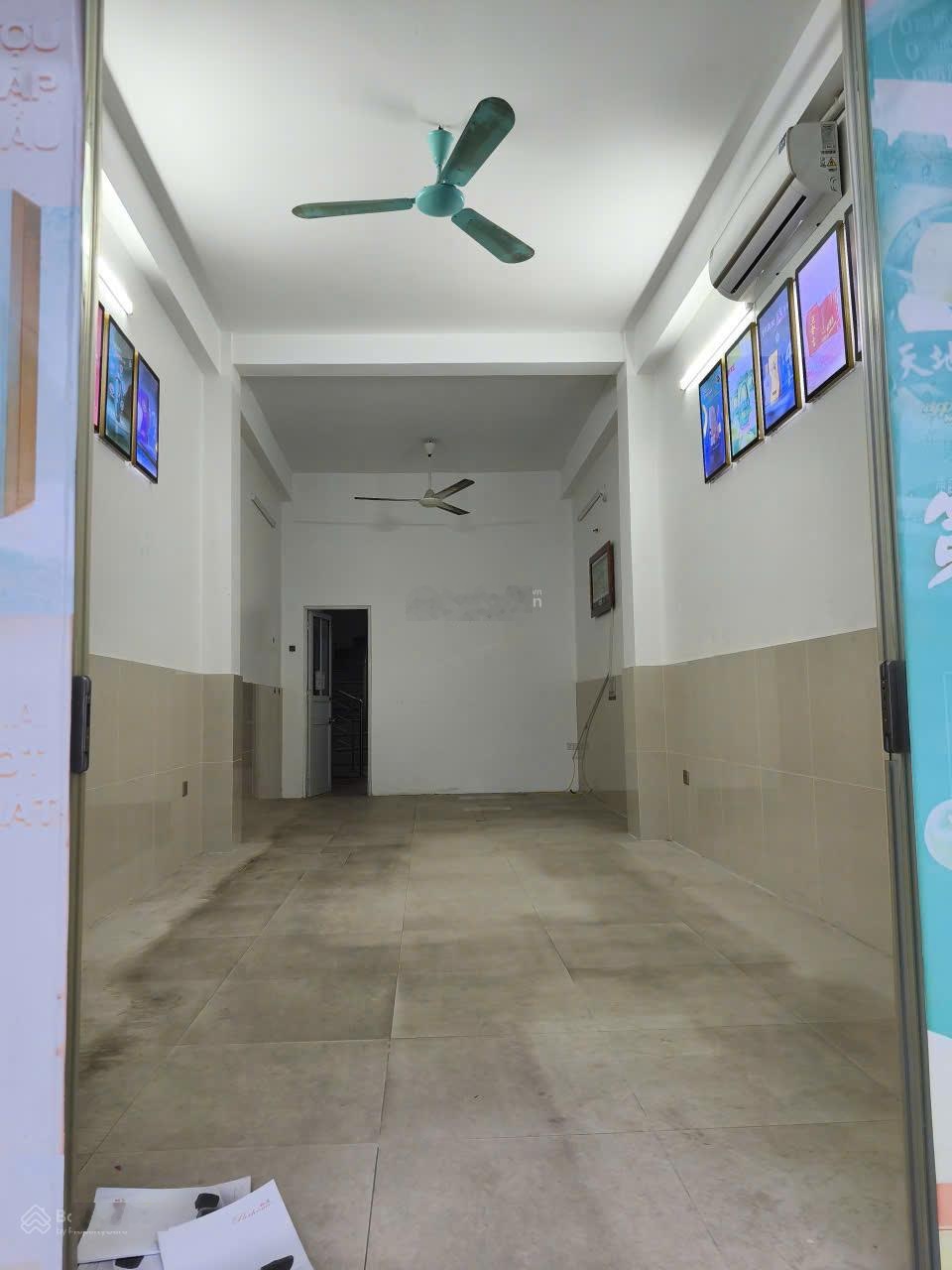 Cho thuê mặt bằng tầng 1 - 40m2 dịch vụ Mỗ Lao, ô tô đỗ cửa tiện lợi, phù hợp làm cửa hàng