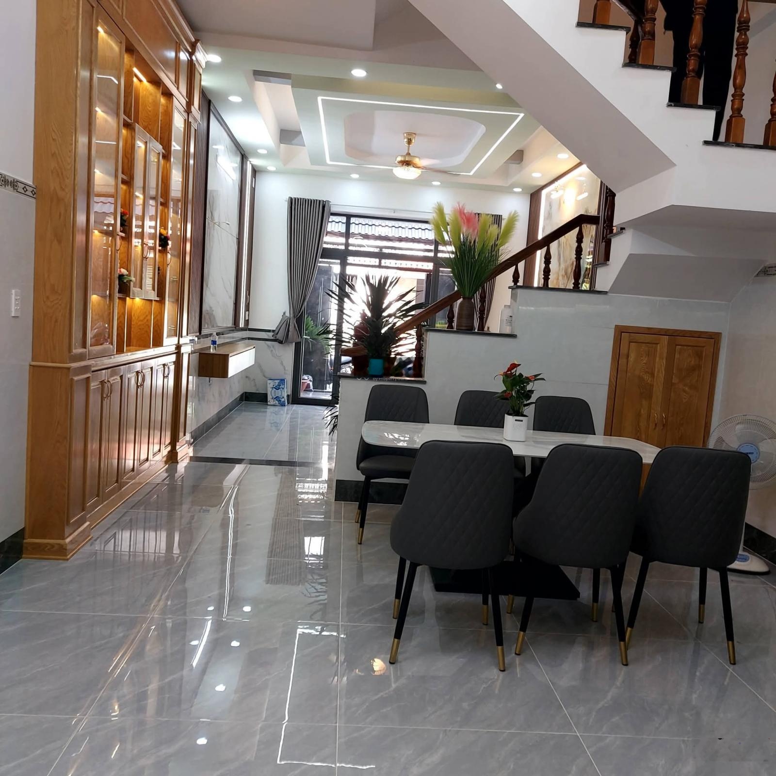 Nhà 4.5Mx18M. Đúc 1 trệt 3 lầu. Đường Lê văn khương cần bán.