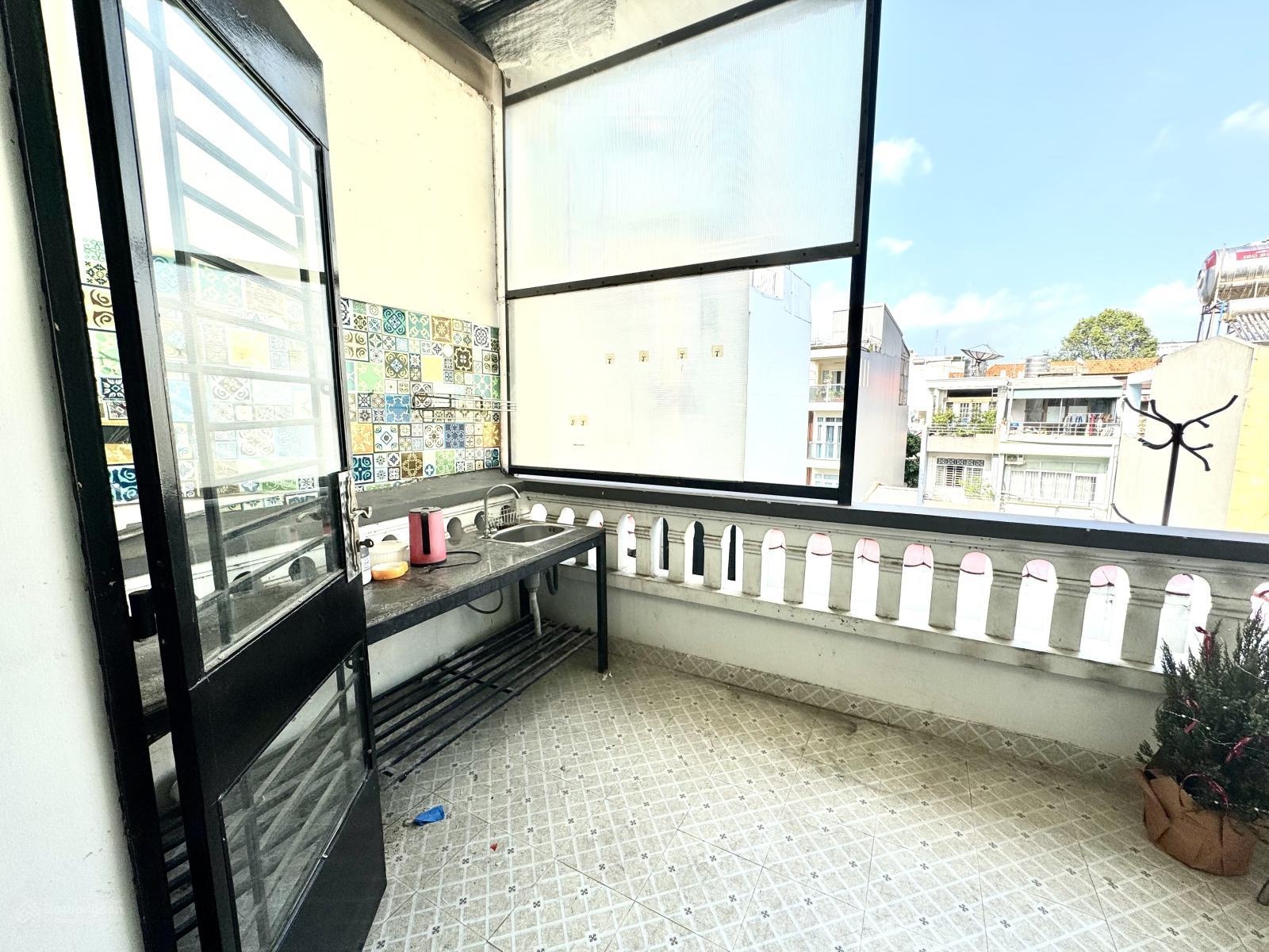 Cho thuê phòng trọ studio - tách bếp - ban công lớn - ngay công viên Lê Văn Tám - Hồ Con Rùa