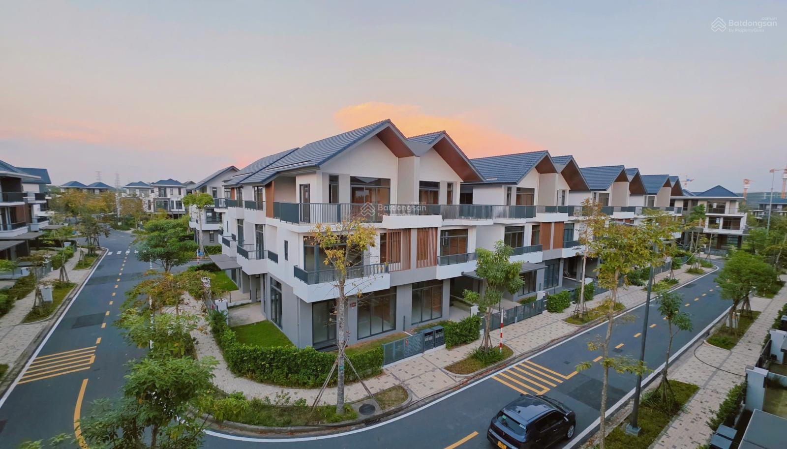 Bán biệt thự view hồ tại Khu đô thị ID Junction, 20 tỷ, 237 m2, hàng hiếm!