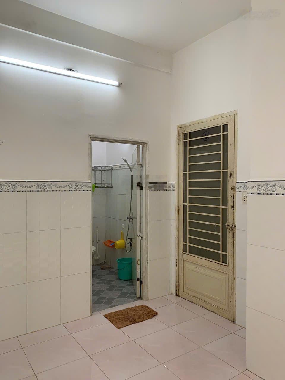 Cho thuê phòng trọ 14m2 tại Phường 4, Tân Bình, 2,5 triệu VND, view đẹp, tiện ích đầy đủ