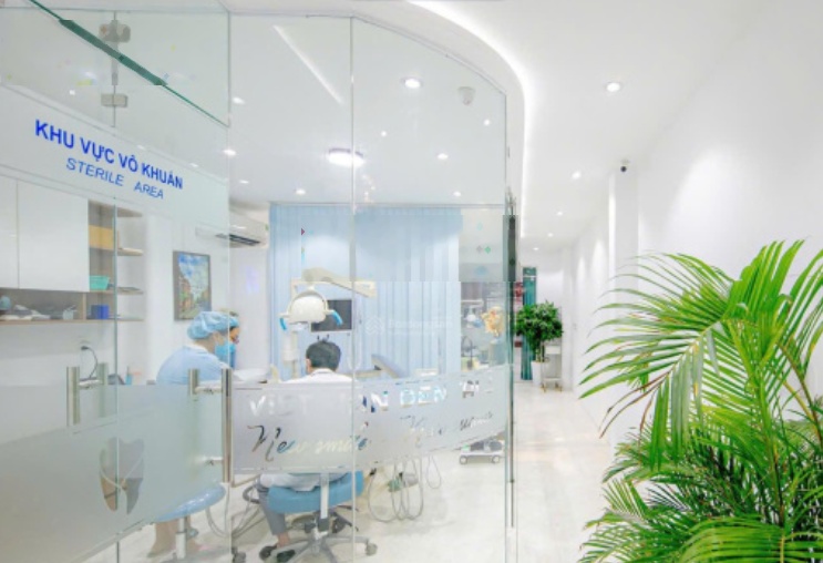 Căn nhà 7 tầng ngay vòng xoay Quang Trung