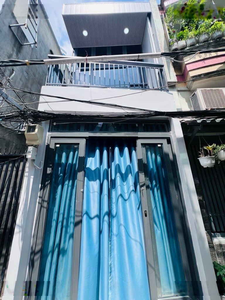 Nhà góc 2 mặt tiền quận 7 - sát phú mỹ hưng - xách vali vào ở ngay