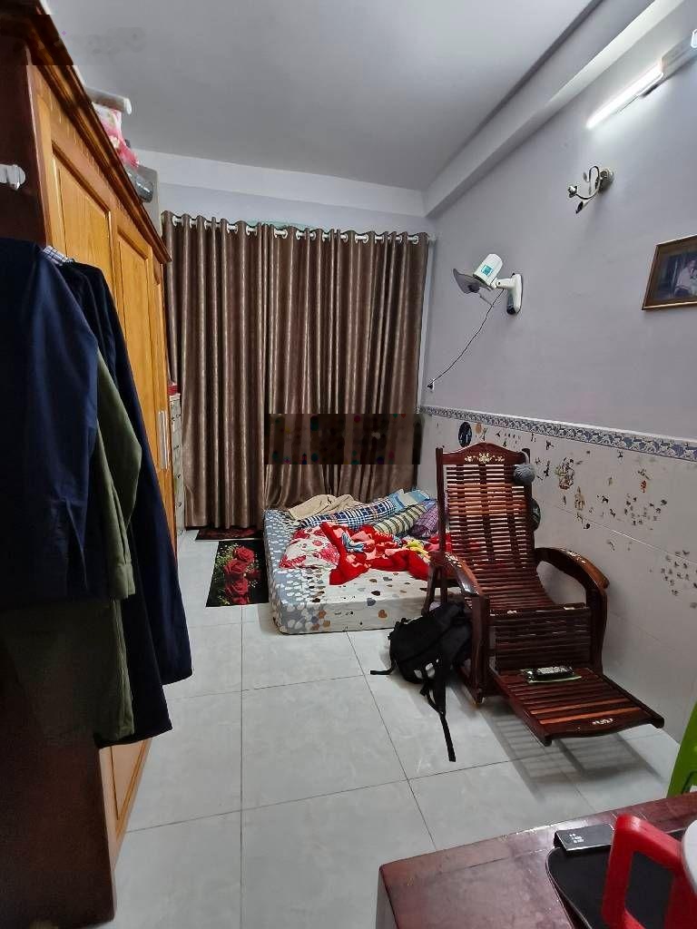 Nhà đẹp 3 tầng gần trường học - 4pn - dọn vào ở ngay
