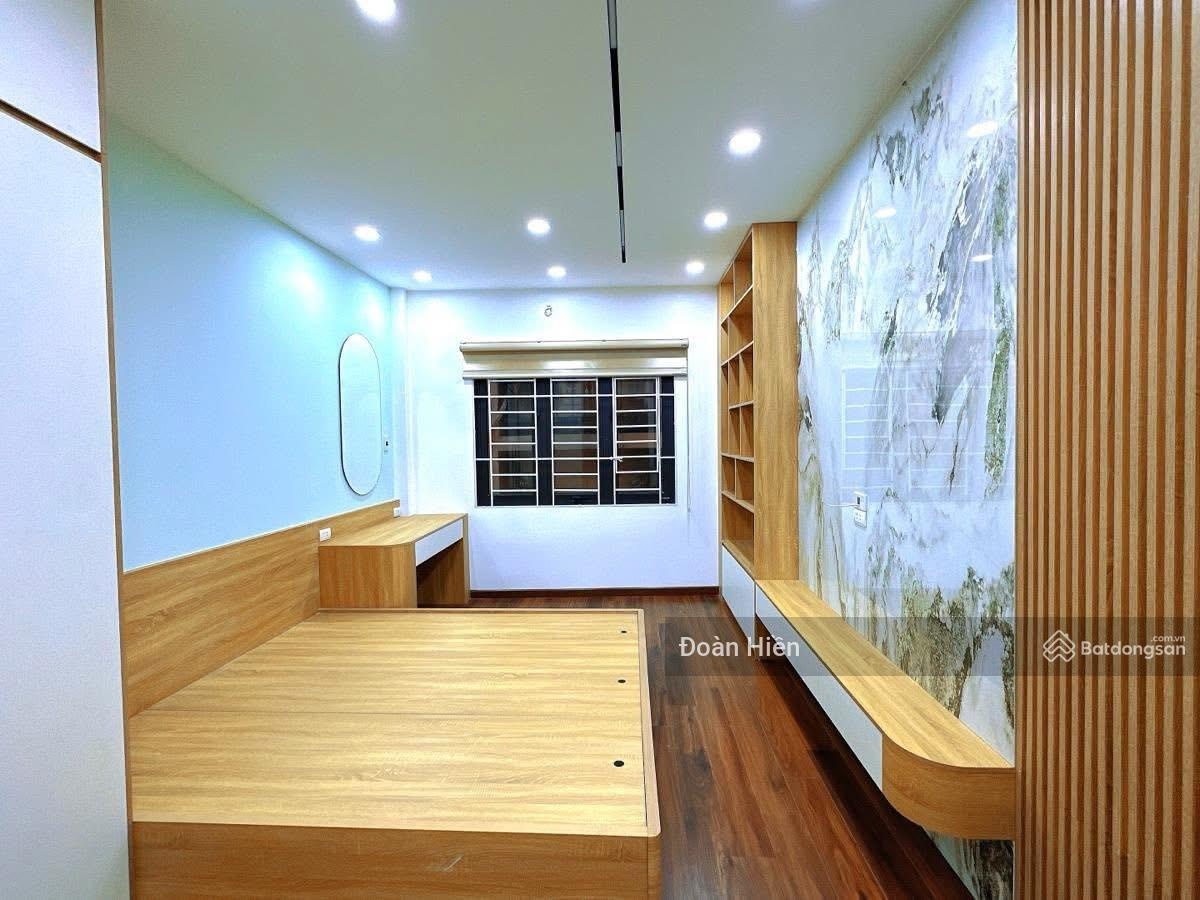 Hàng hiếm! Nhà Đội Cấn, ngõ thông, 10m ra ô tô, dân xây mới, thang máy xịn sò, tặng NT, 42m*6t