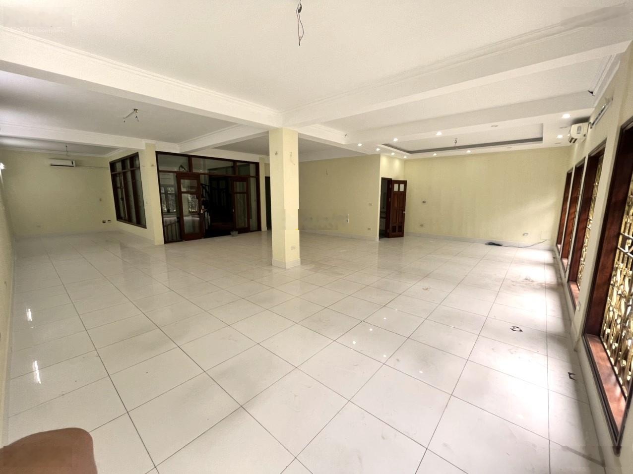 Cho thuê nhà Tố Hữu, Hà Đông 165m2 x 4 tầng 1 hầm làm VP + kho 50tr 0903409888