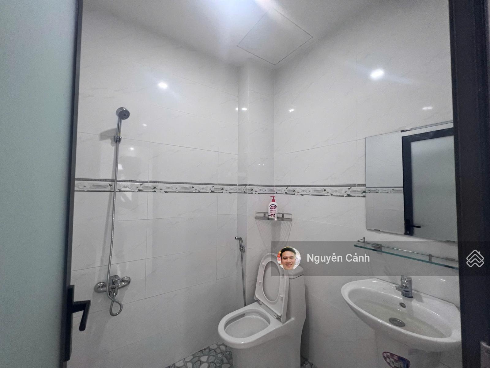 Văn phòng cho thuê giá rẻ 4,5tr đến 8,5 triệu, nội thất, thang máy, máy lạnh, ban công