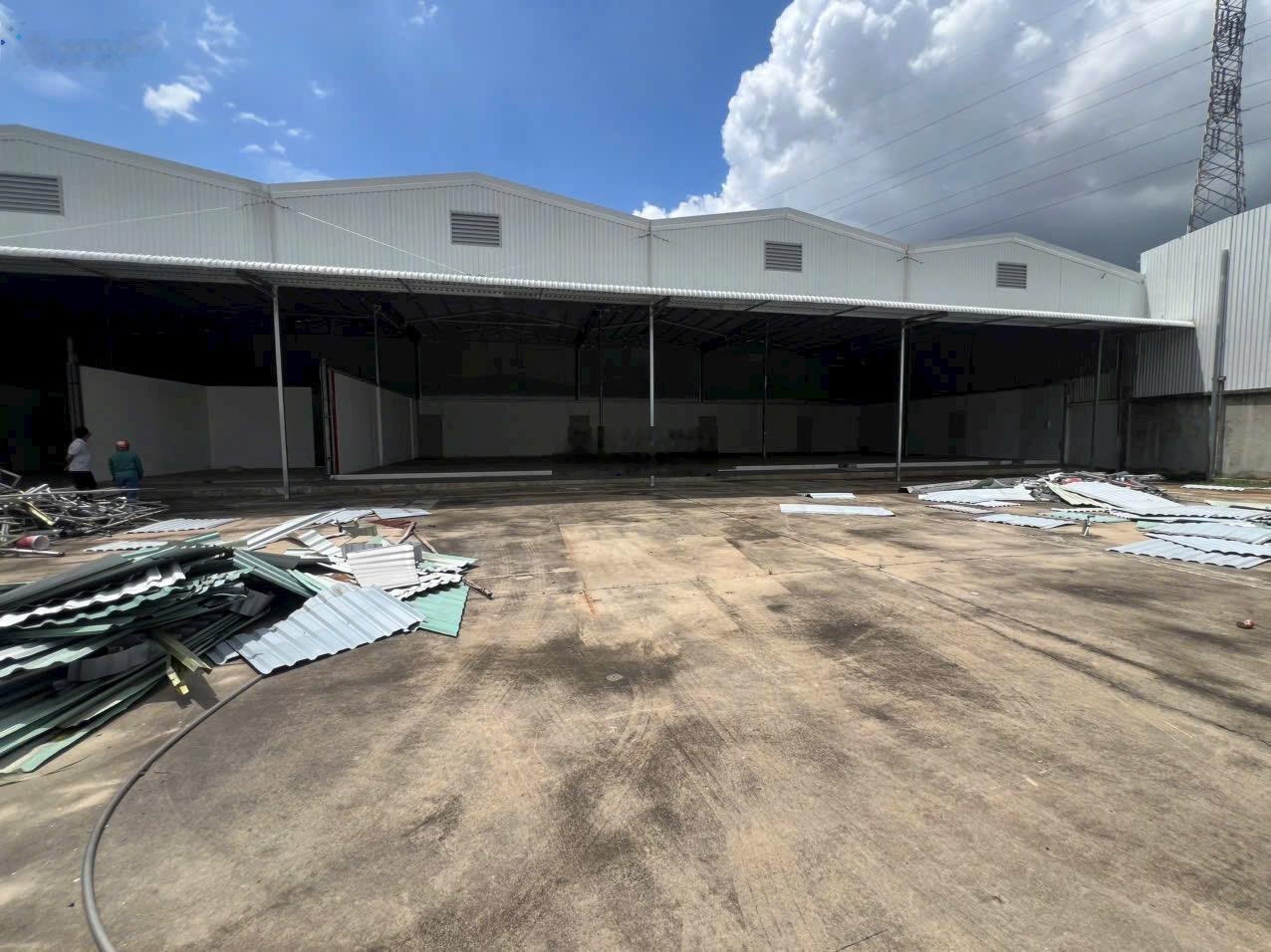 Cho thuê showroom Song Hành Q9 ngay ngã tư Bình Thái DT 2400m giá 160 tr/ tháng