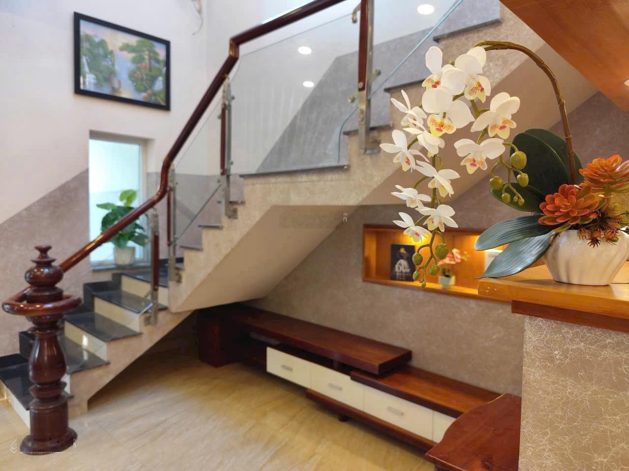 Bán nhà MT Đ12M KINH DOANH-3Tầng-DT92m2-3PN-3WWC-vĩnh hoà-Nha Trang-chỉ 7TY6