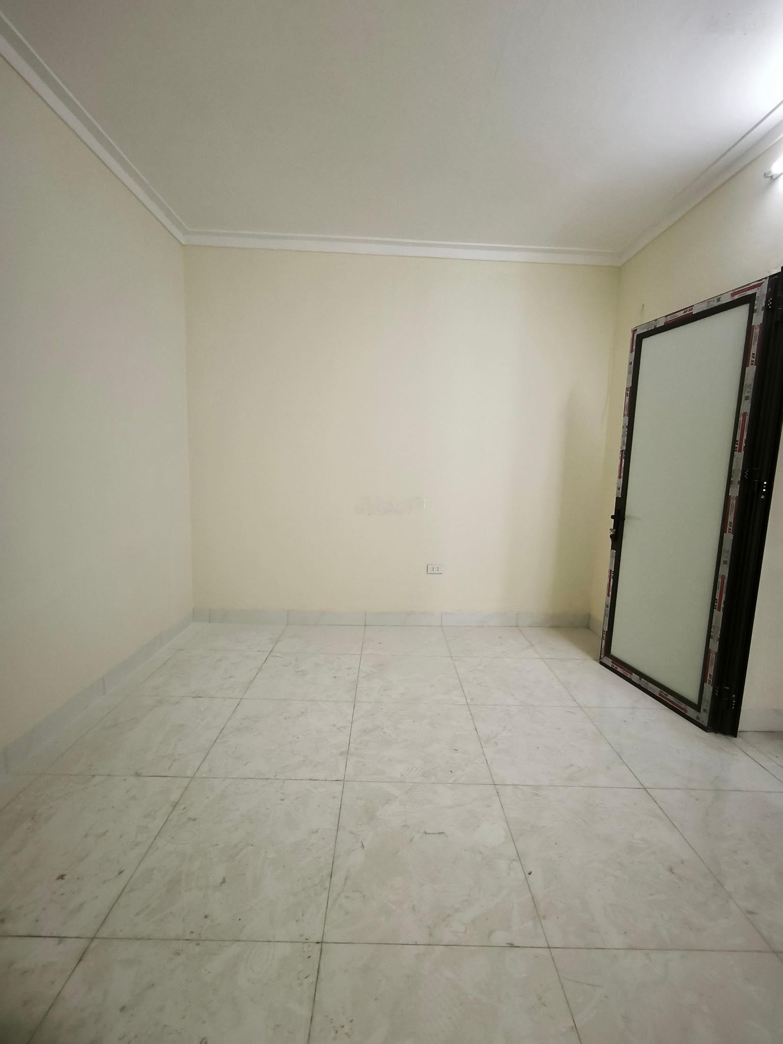 Nhà đẹp phố Định Công Hạ: 32m2/ 3 tầng/ 3 phòng ngủ/ giá 2,65 tỷ. Oto đỗ cổng