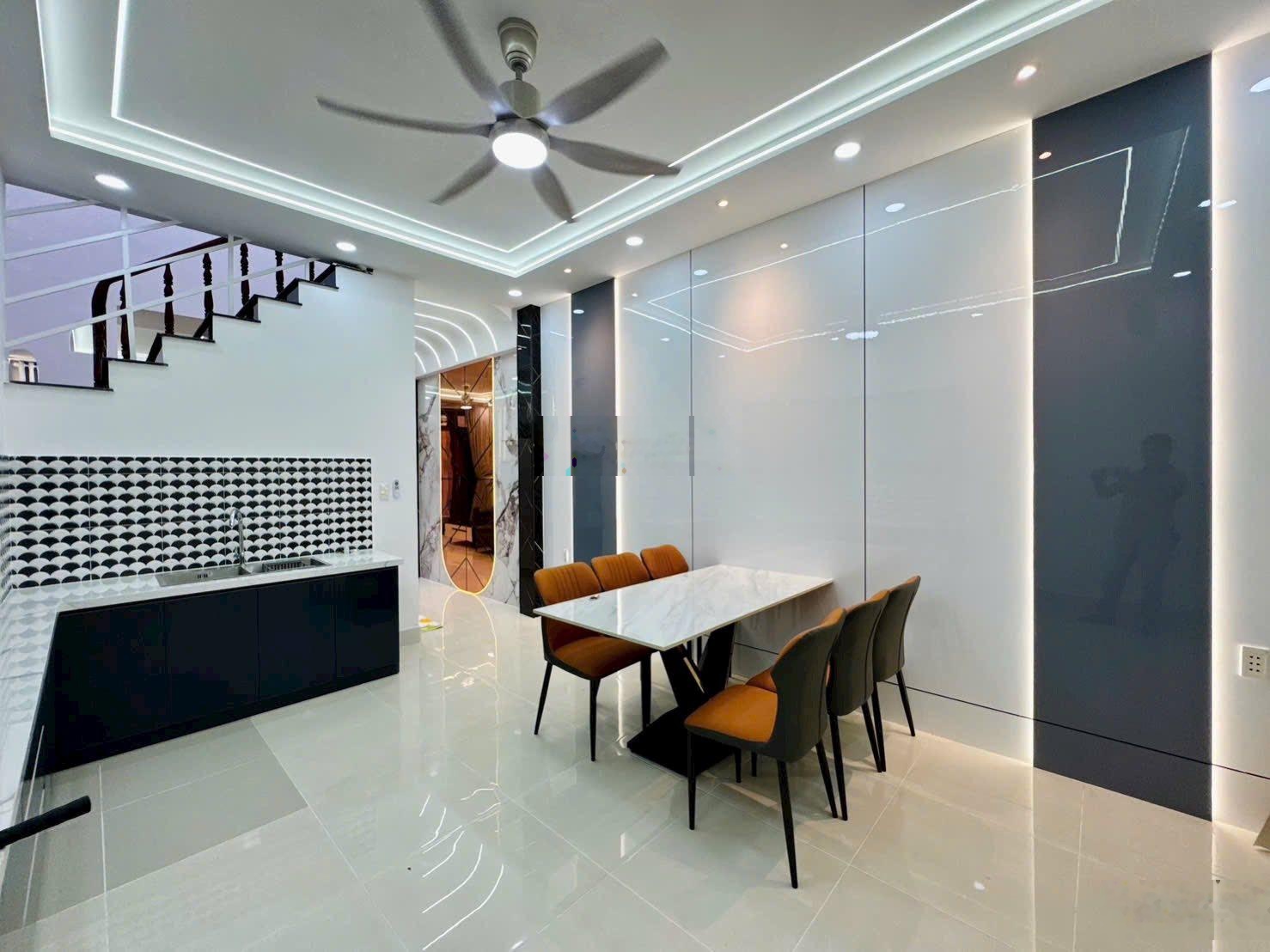 Cần tiền bán gấp nhà Bình Phú, Phường 10, Quận 6. Giá 5 tỷ 5/ 4 x 12m