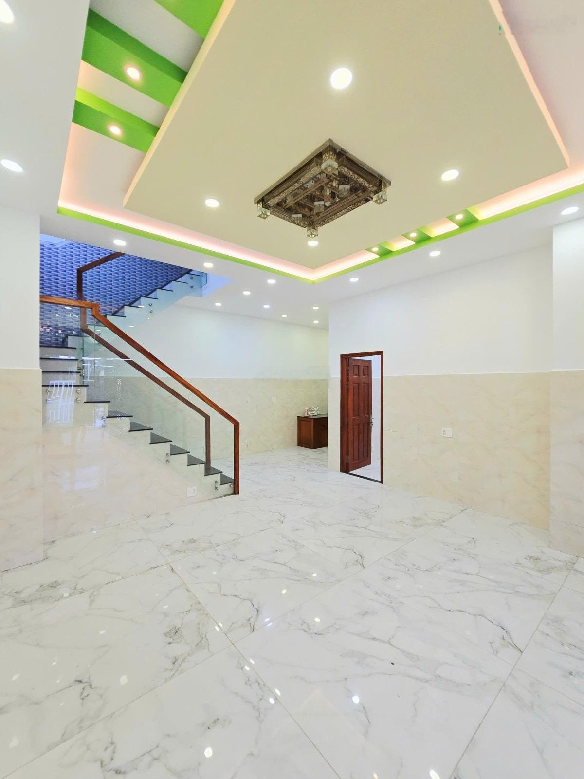 Nhà biệt thự lô góc 2 mặt tiền Lò Lu - Tặng bãi đậu xe! Tìm chủ