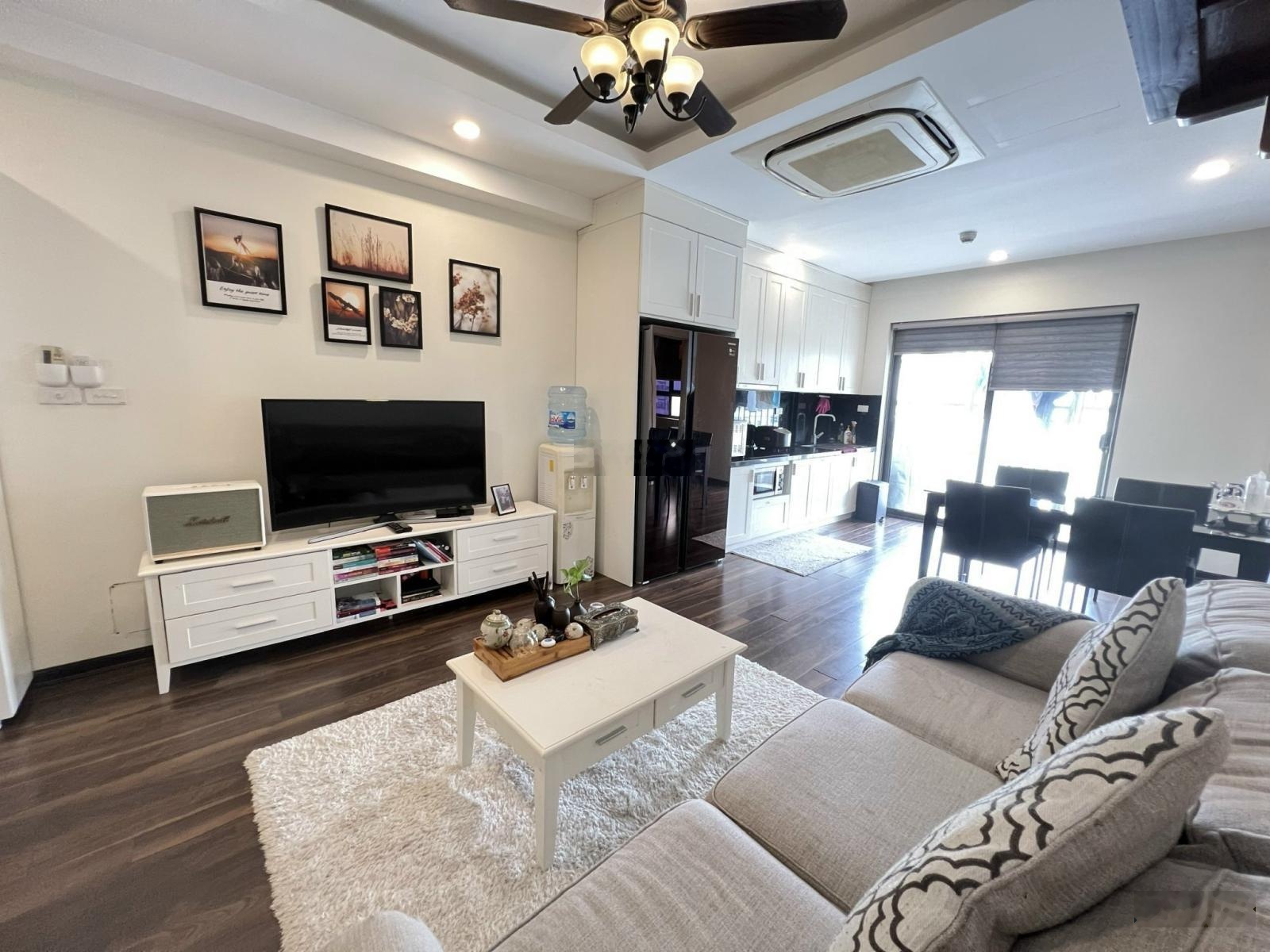 Bán căn hộ B6 Nam Trung Yên. DT 79m2 nhà thiết kế 3 ngủ, 2vs. Nội thất đầy đủ