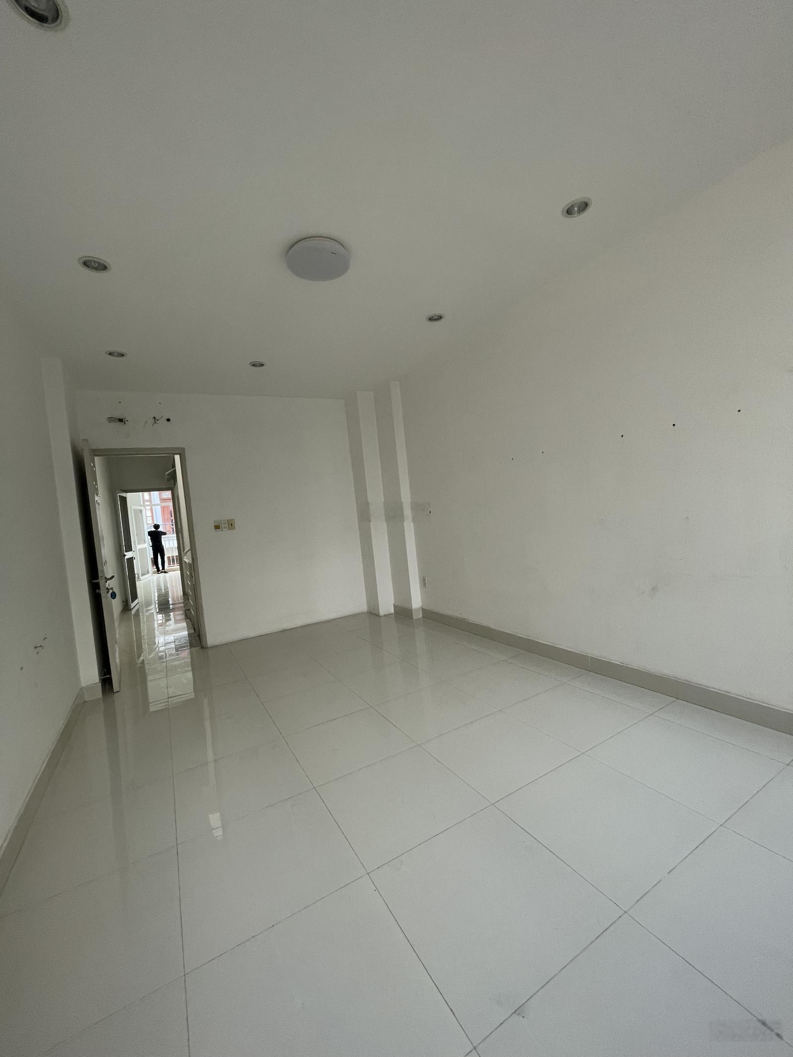 Cho thuê nhà mặt tiền Vũ Huy Tấn quận Bình Thạnh DT 4.3x22-4 tầng. Giá 30tr/tháng