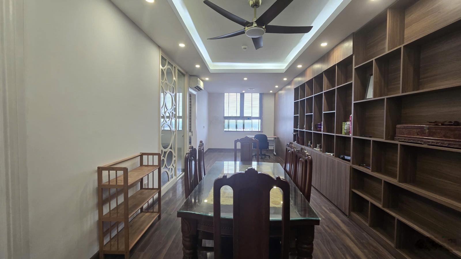 Gia Đình Cần Cho Thuê Căn 2PN+2WC VIP nhất Eco City Việt Hưng Full Nội Thất Nhập Khẩu