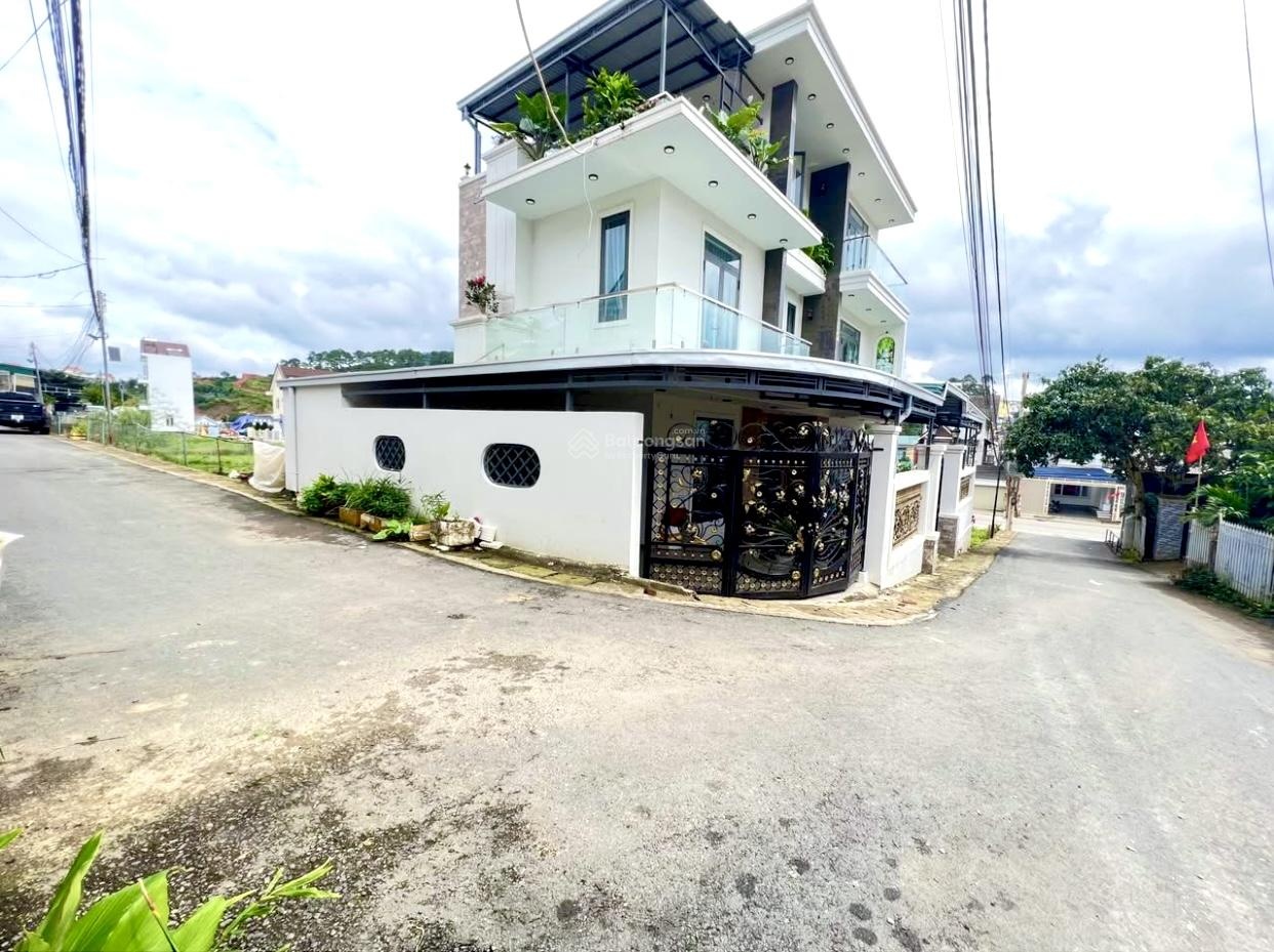 Biệt Thự Đà Lạt 195m2 hai mặt tiền 10,8 tỷ