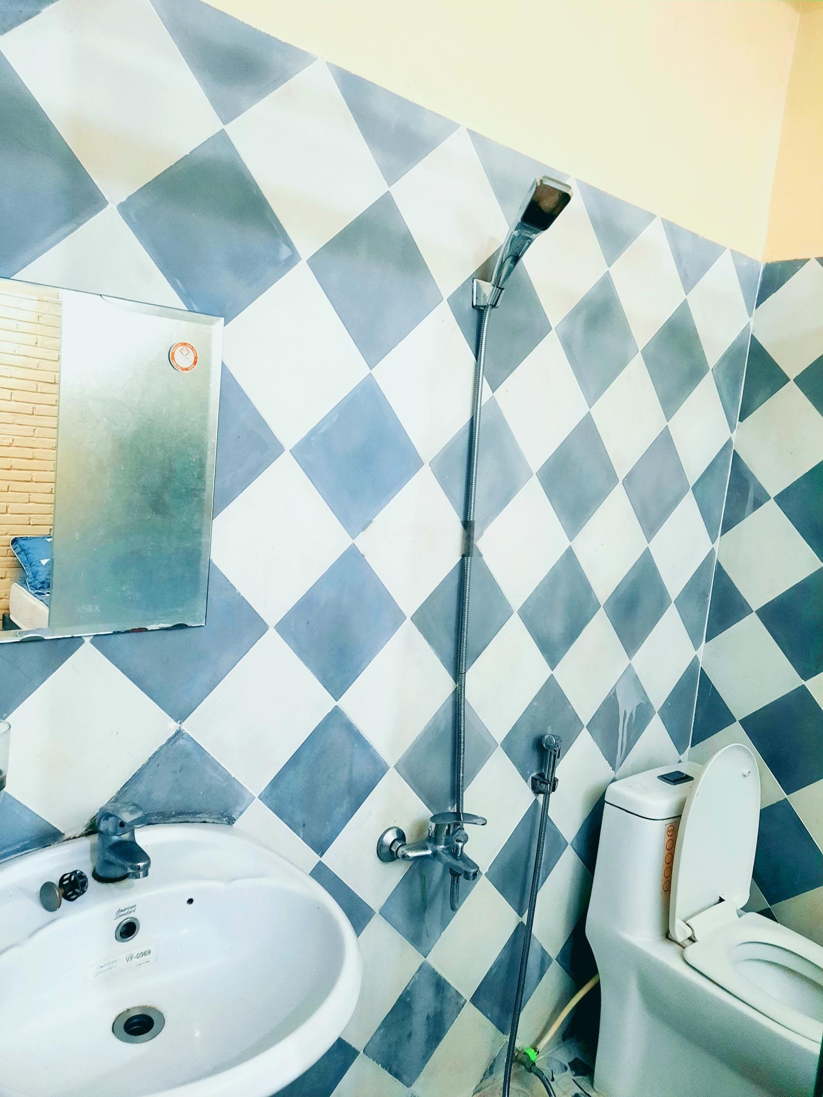 Cho thuê phòng Q1. Full nội thất toilet riêng. Mới keng. 2tr800/th