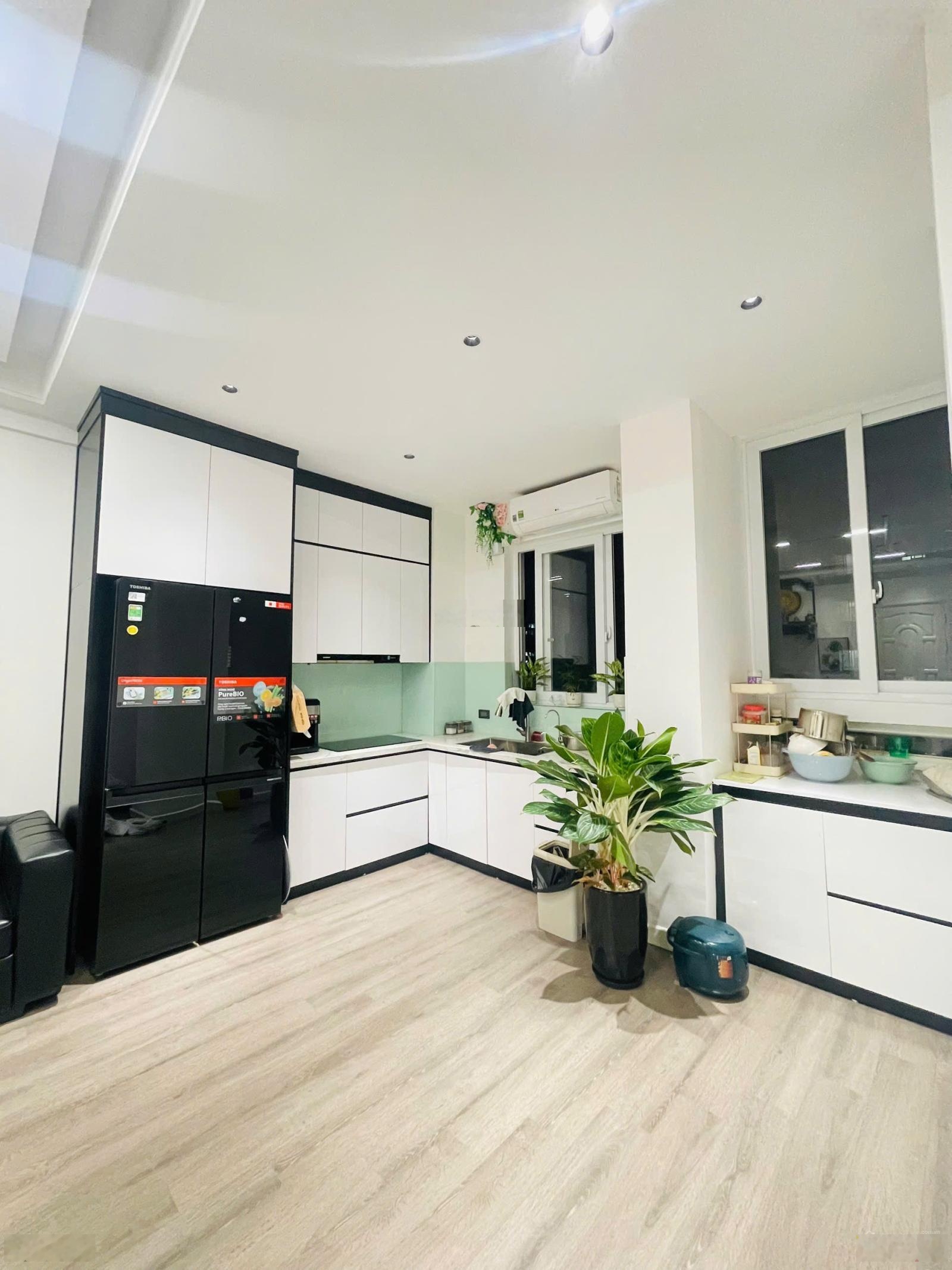 Bán căn hộ 2PN, 2WC tại B11C Nam Trung Yên. Full nội thất tầng trung hướng mát. LH 0792826000