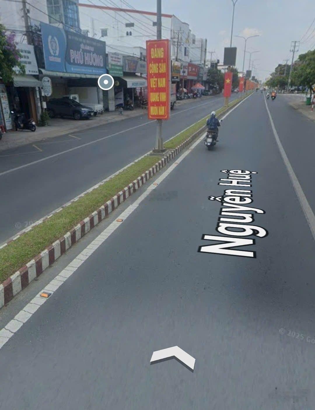 Bán Nhà Mặt Phố 91m2 tại Nguyễn Huệ, p Long Châu, Vĩnh Long, giá cực chất 9,7 tỷ