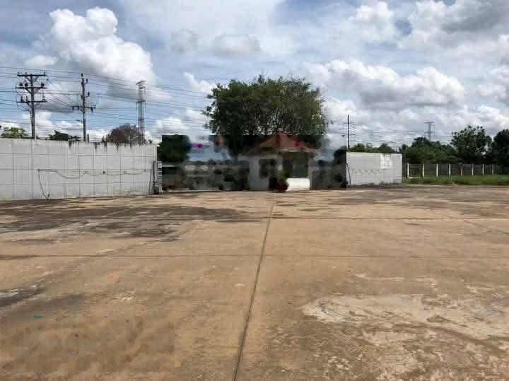 Cho thuê 2700m2 mặt bằng Quốc Lộ 80