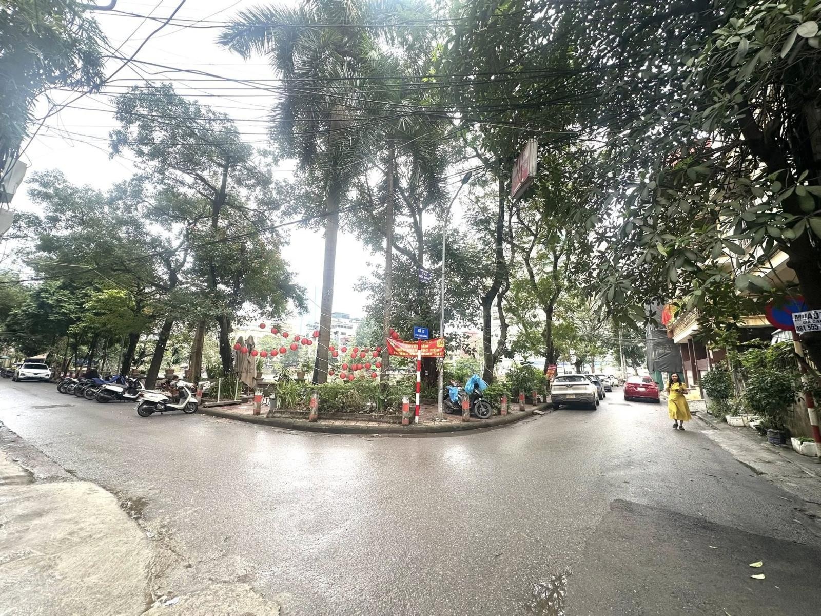 Bán nhà phố Chùa Láng, 52m2*5 tầng, mặt tiền 4,65m, phân lô ô tô tránh,sát hồ, ô tô đỗ cửa 24/7