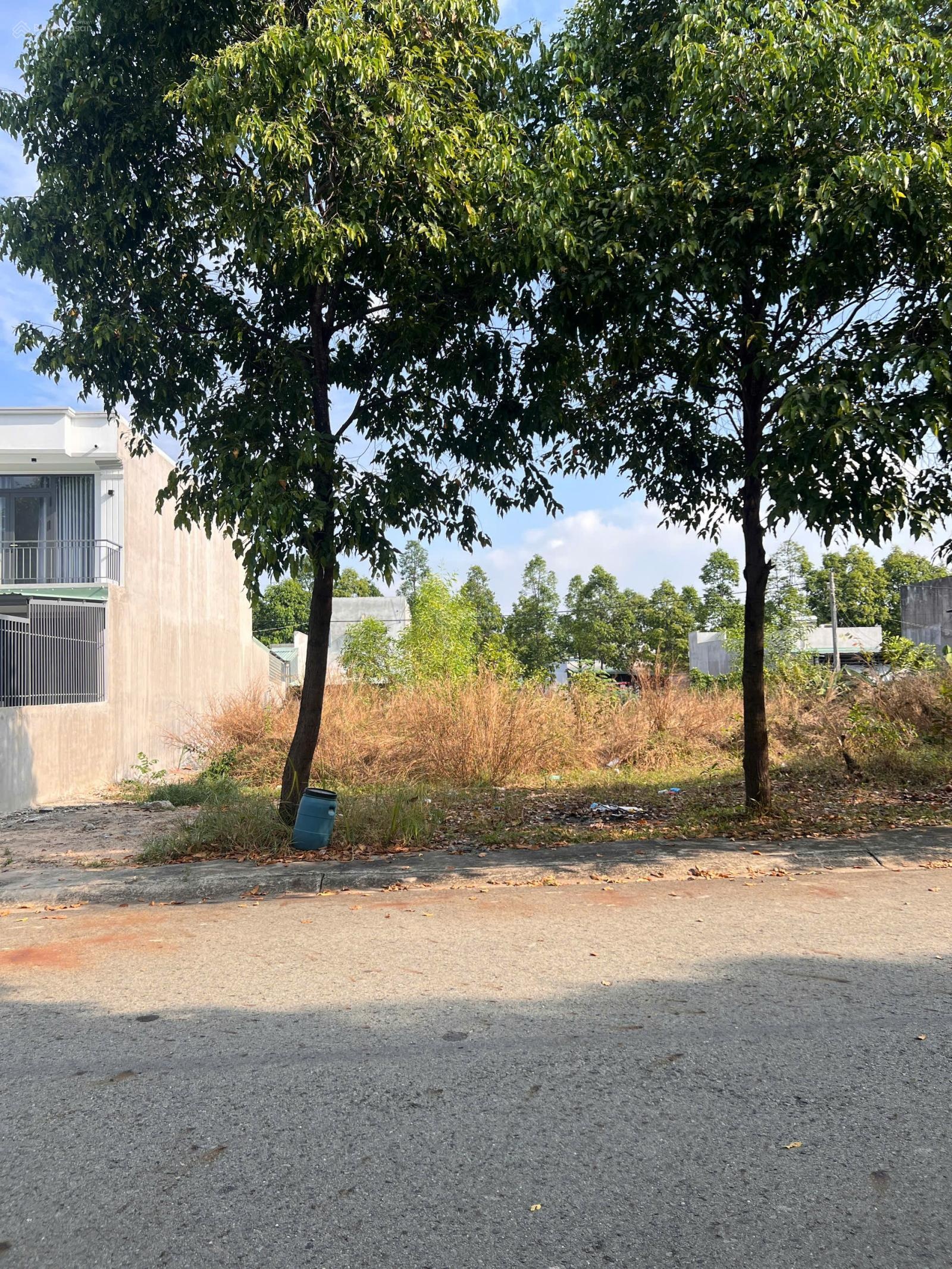 Bán 150m2 sát QL13, full thổ cư, đường nhựa 16m, sổ hồng riêng