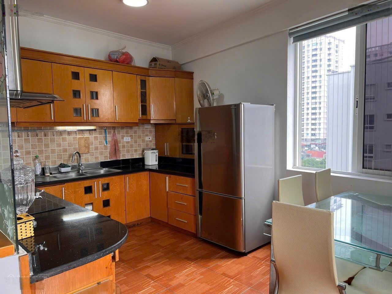 Cho thuê căn hộ toà N04B2 đường Thành Thái, P. Dịch Vọng, 120m2, 3PN, đủ đồ như hình, 15tr/th.