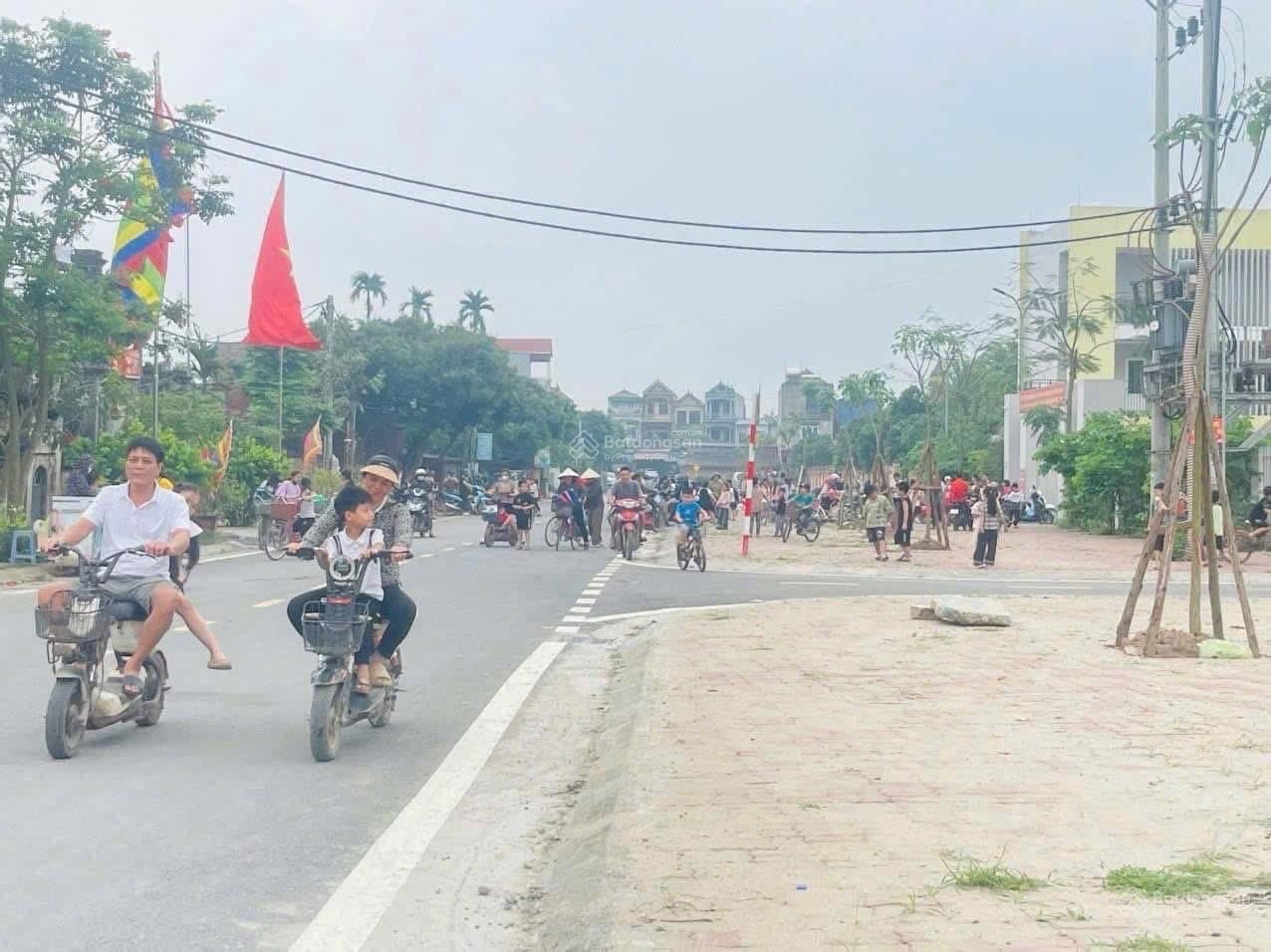 Bán nhanh 99m2 Đấu giá Đông Tảo, ngay sát chợ đầu mối, vành đai 4, mặt tiền siêu rộng, vị trí tốt