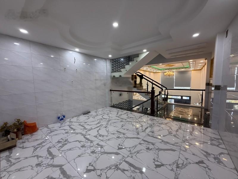 Siêu phẩm với diện tích khủng 123m2 - ngang hơn 5m - đường xe tải tránh.