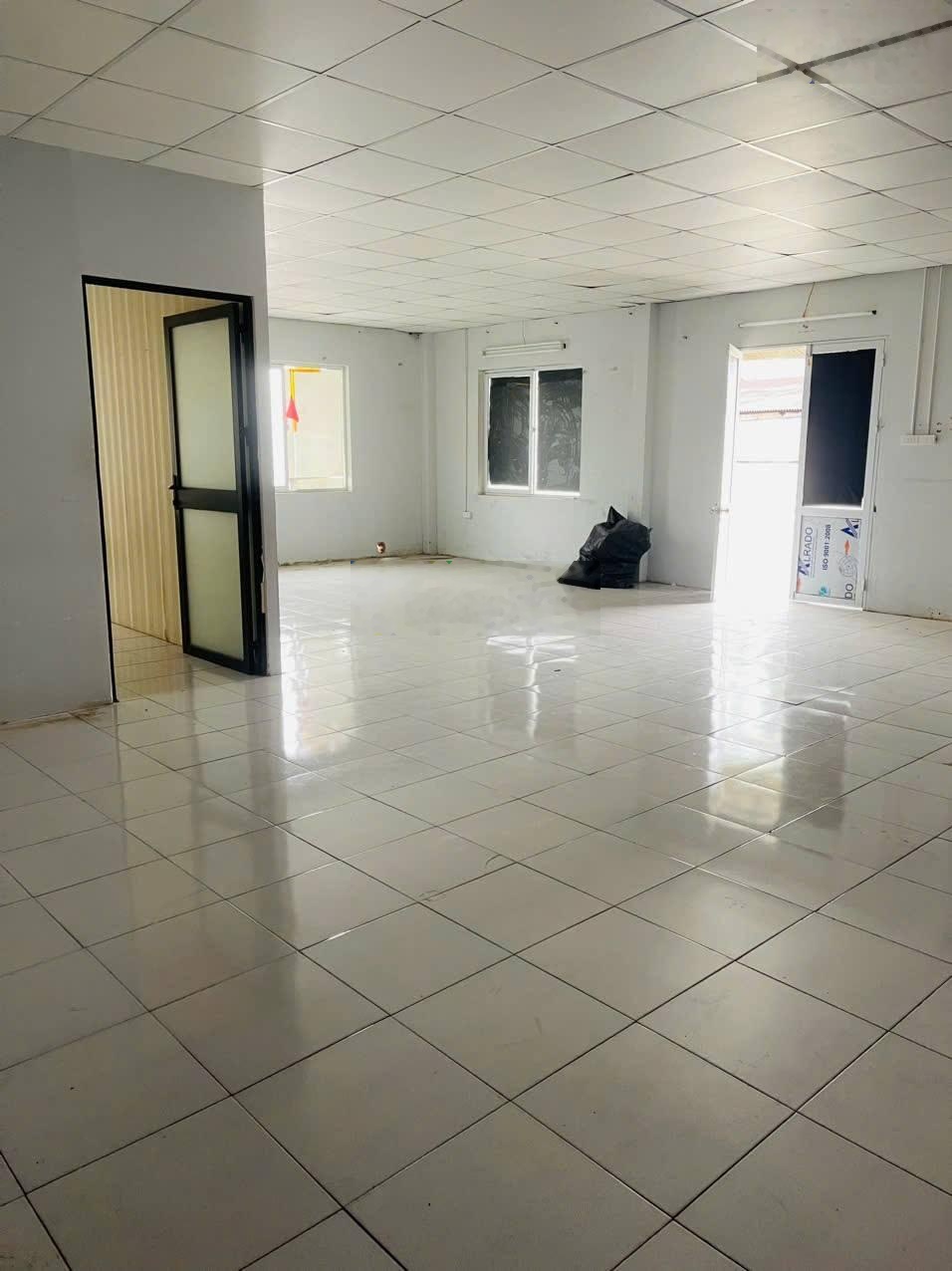 Cho thuê 200m2 Kho Xưởng tại đường Trường Chinh, Thanh Xuân, giá 17 triệu. Có xuất VAT