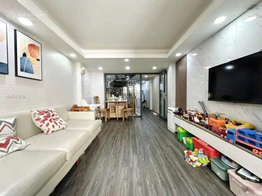 Giá 3 tỷ 9 chính chủ căn đường số 11 ngay mặt tiền sẵn hd thuê 2 năm tiện ích ga metro khu dân cư