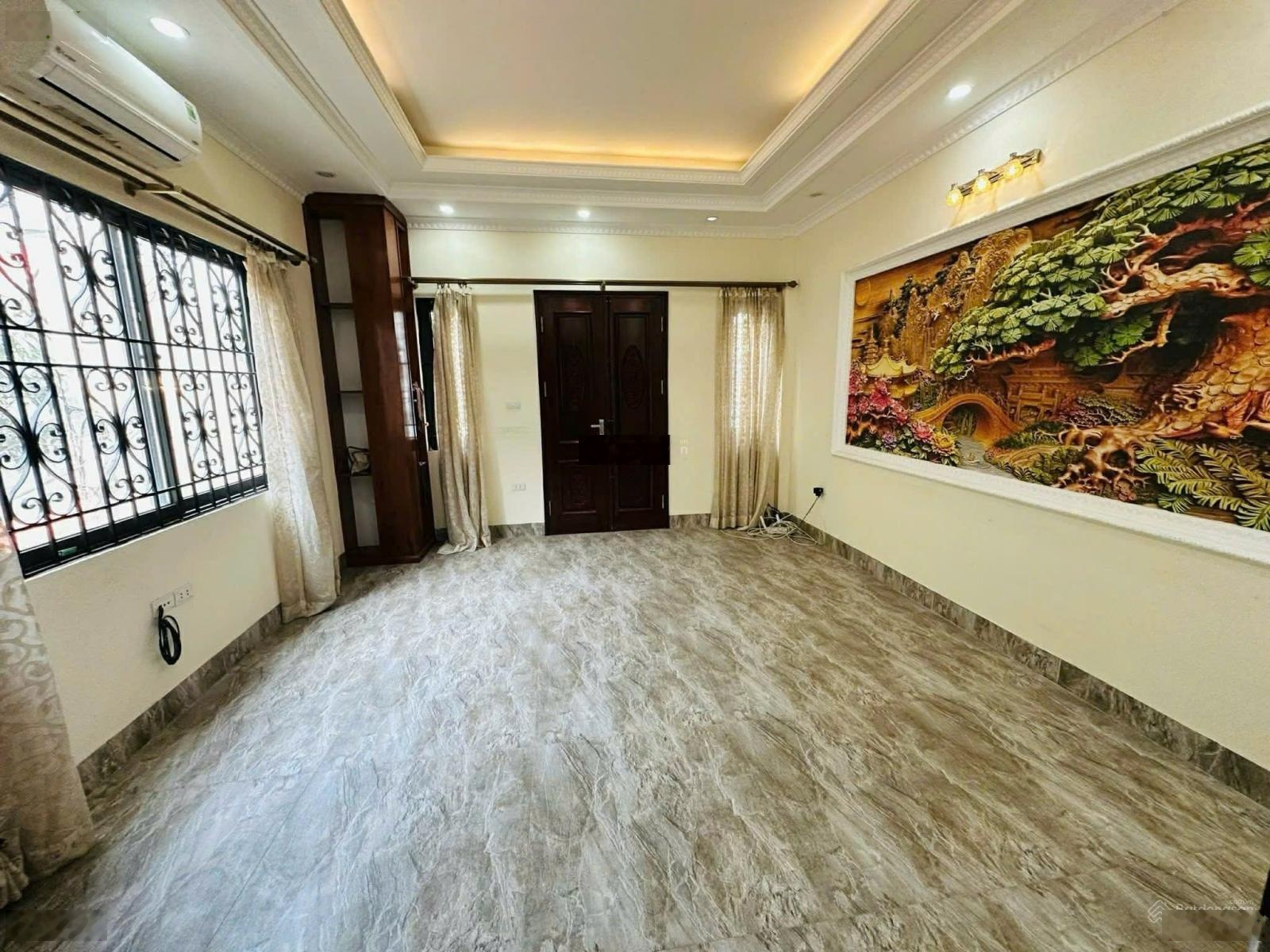 THẠCH BÀN - Nguyên Căn 50m2 - 5 Tầng - Thang Máy - 12Tr