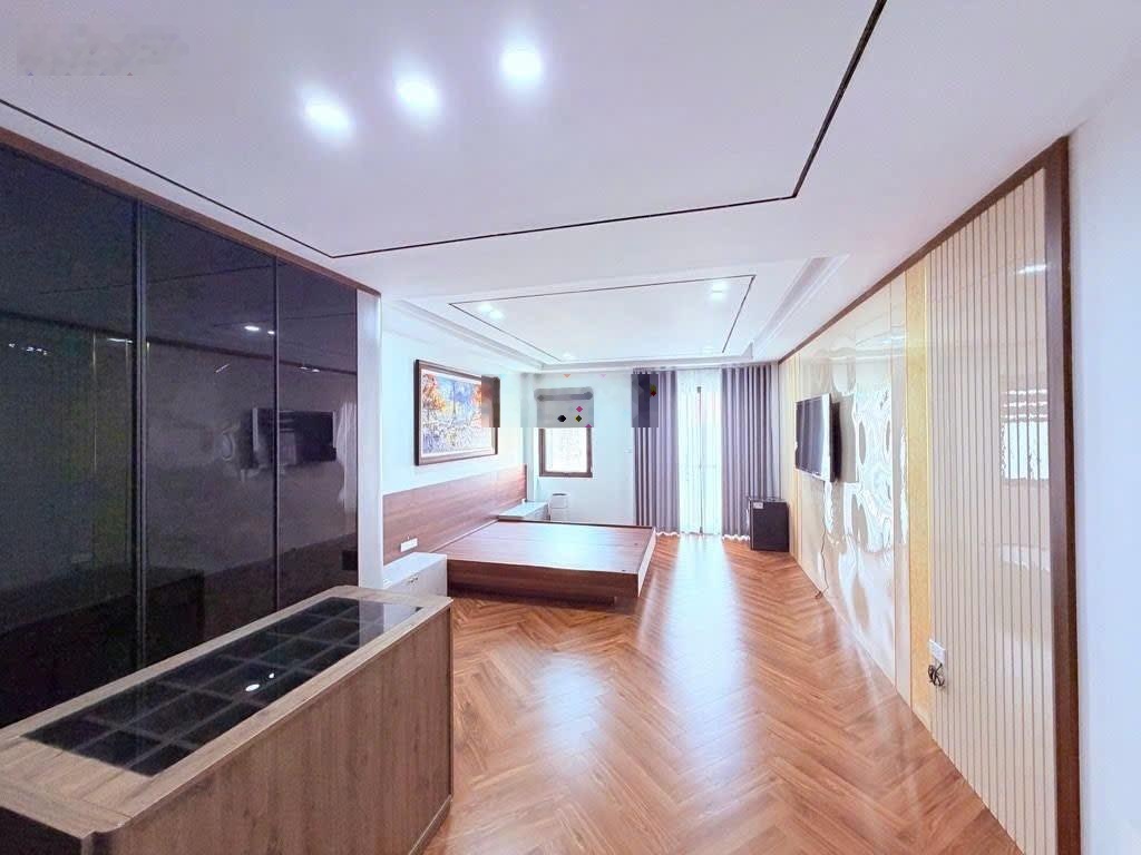 Nhà Phố Trạm - Long Bien 56m2, 7 tầng thang máy Gara ô tô, Chào 20.5 tỷ