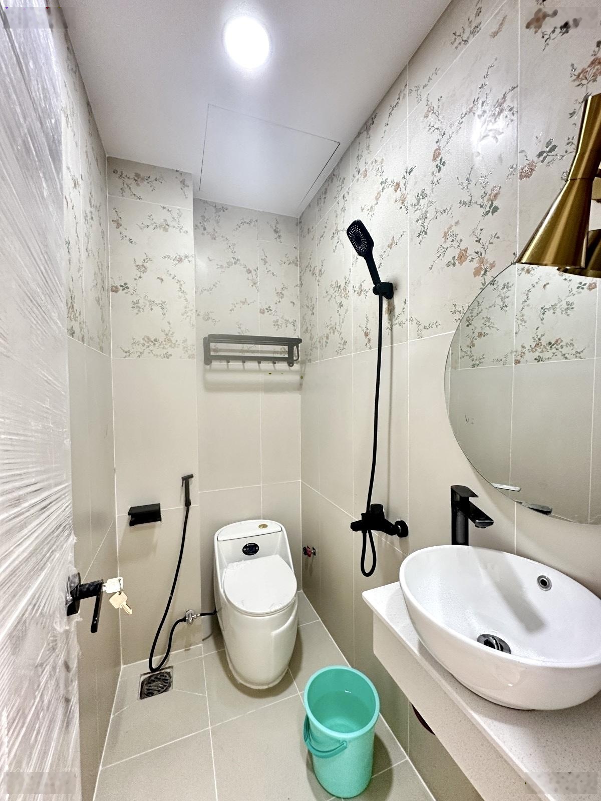 Nhà Quận 10 - hẻm thẳng 3m - gần mặt tiền - diện tích: 42m2 - 3 phòng ngủ - chỉ hơn 7 t.oii