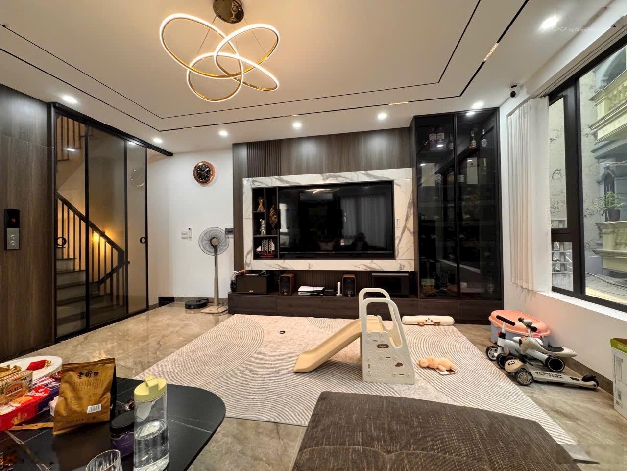 Hàng Xóm Phố Cổ, Nhà 6 Tầng Thang Máy, Lô Góc, Ôtô Vào Nhà. Full Nội Thất Chỉ 14.5 Tỷ CTL Mạnh