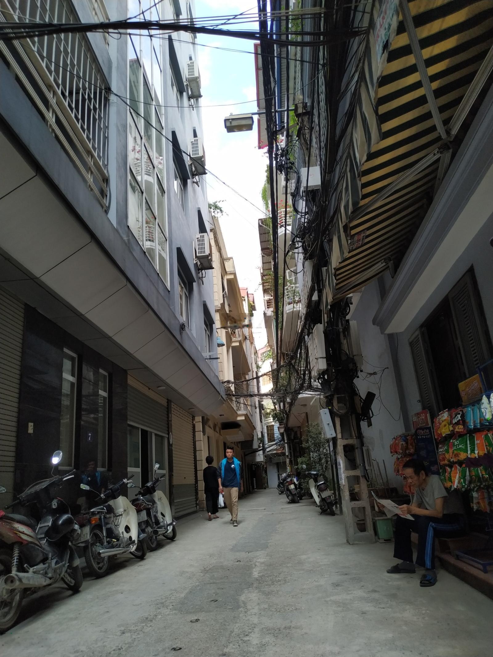 Chính chủ cho thuê văn phòng tại số 27 ngõ 135 Núi Trúc, 2 mặt thoáng, 20 m2, giá 4 triệu/tháng