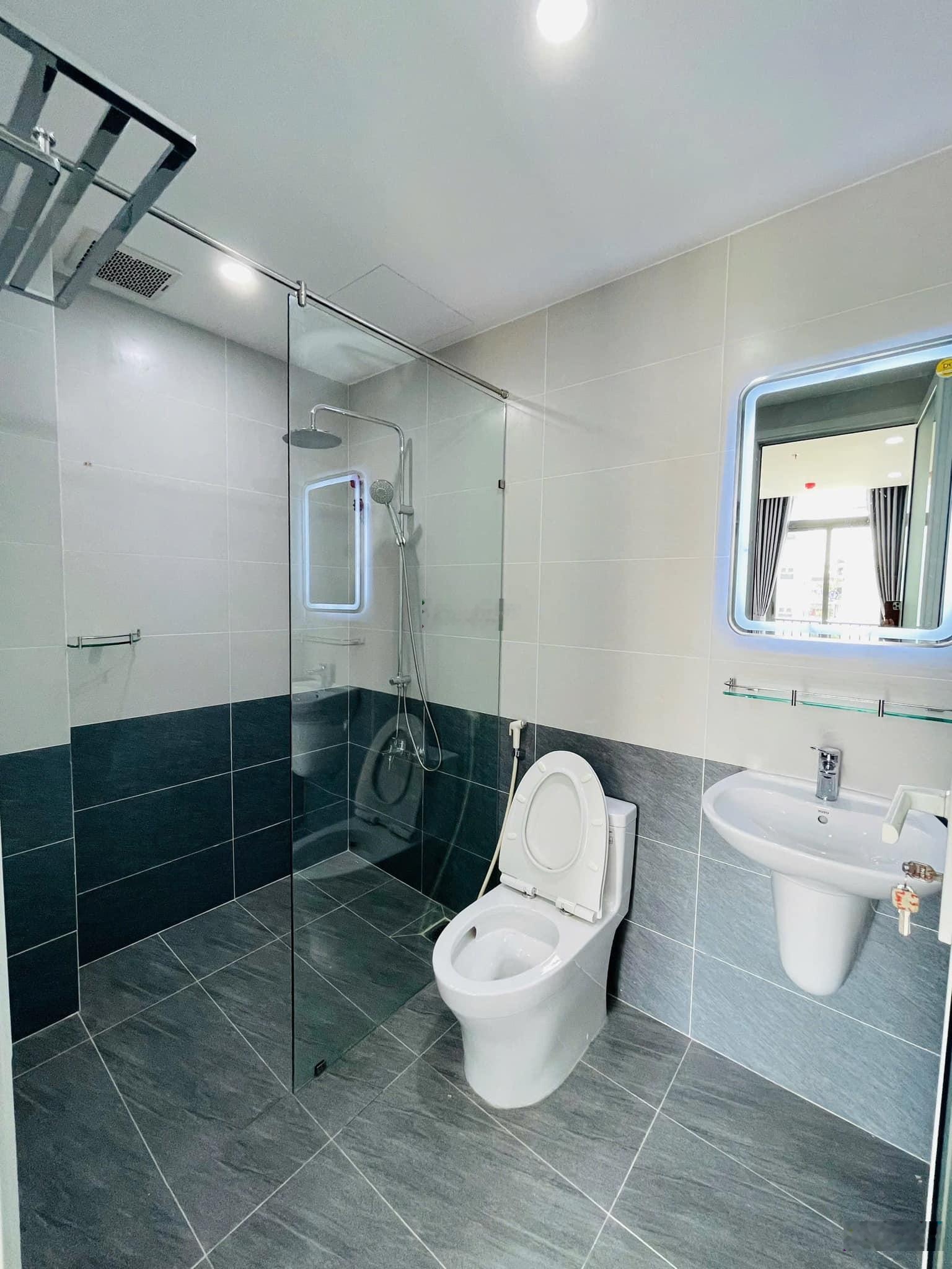 Cạnh Đại học HUTECH + ban công tách bếp mới 100% + thang máy & nội thất. Liên hệ ngay 0989785554