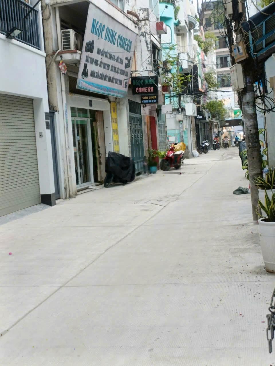 3tr7 phòng 15m2. Có cửa sổ, đủ nội thất. Hẻm xe hơi lớn 118/xx Trần Quang Diệu, P.14, Quận 3