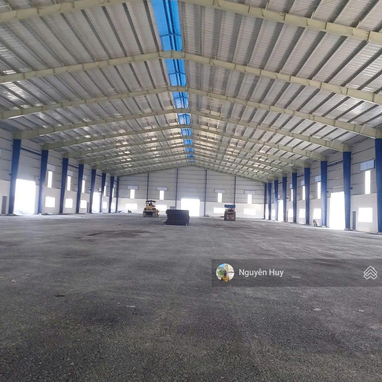 Cho thuê kho xưởng trong KCN Hải Sơn DT đất 12000m2 có 2 xưởng và văn phòng. LH 0909913789