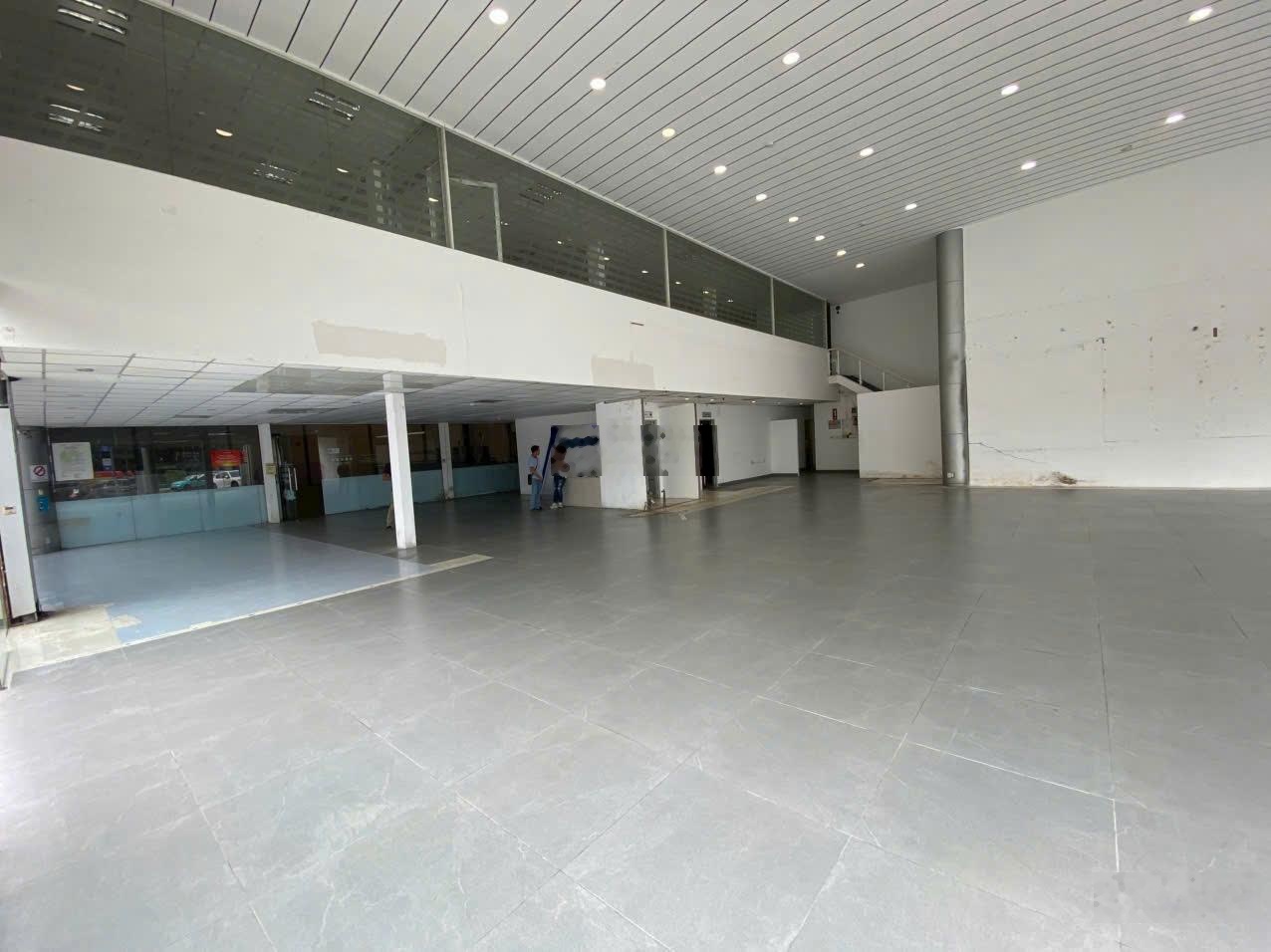 Cho thuê showroom 1400m2 góc 2 mặt tiền đường 30 tháng 4 Cần Thơ giá dưới 400 triệu