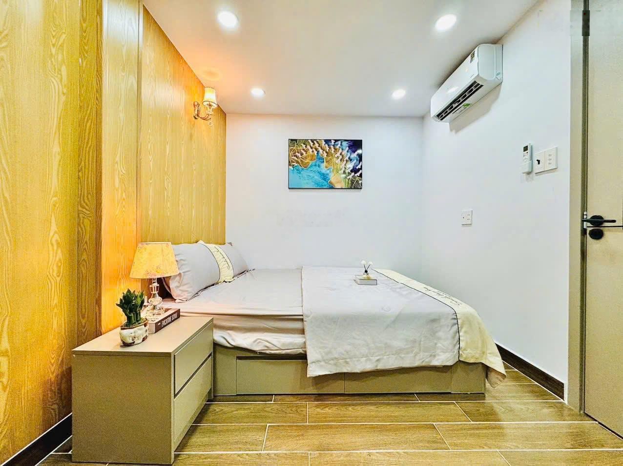 Đoàn Văn Bơ - Quận 4, DT 74m2 (3PN - 4NVS) xe hơi tới cửa, giá 3Tỷ320 (còn giảm), gần chợ Xóm Chiếu