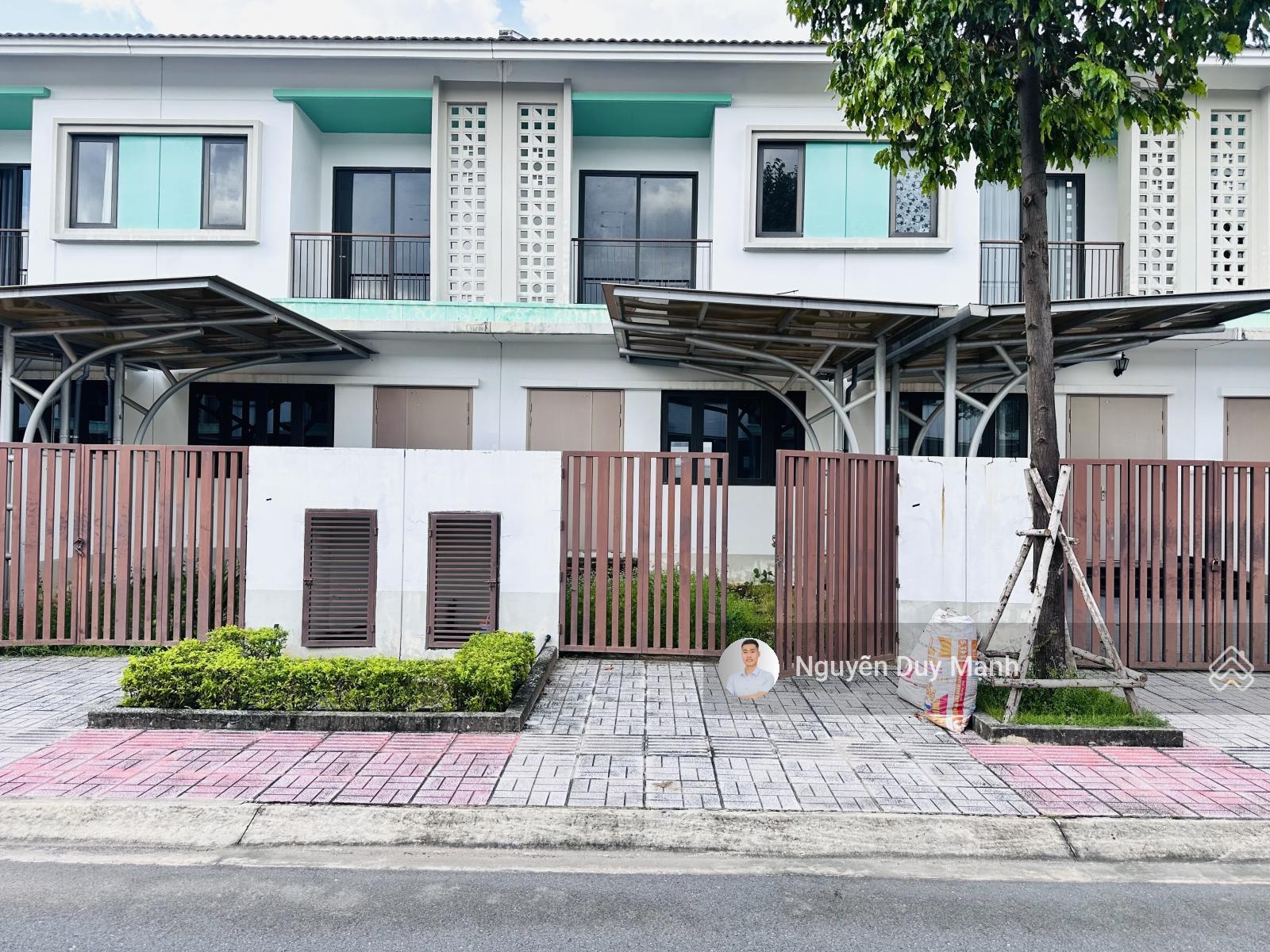 Bán Gấp Căn Nhà Phố 2 Tầng/100M2 Suncasa Central, Đường Dân Chủ Vsip IIA Giá Ngộp 2Tỷ82 Bao Sổ