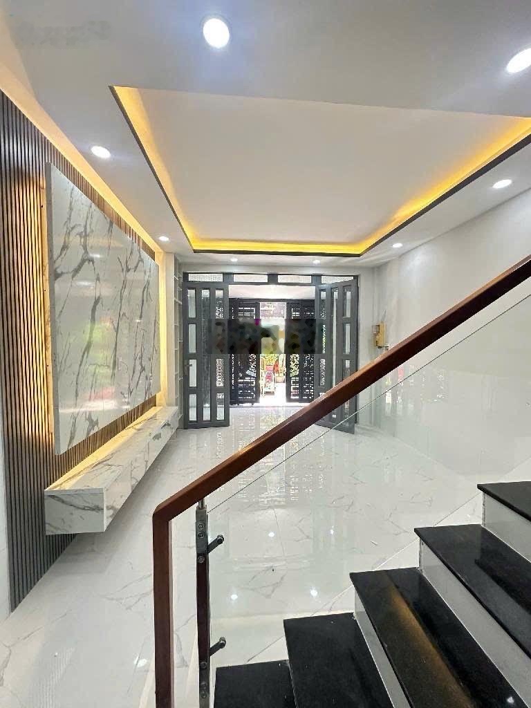Bán nhà mới Q. 8 - Âu Dương Lân - hẻm xe hơi - 50 m2 giá 6tỷ5