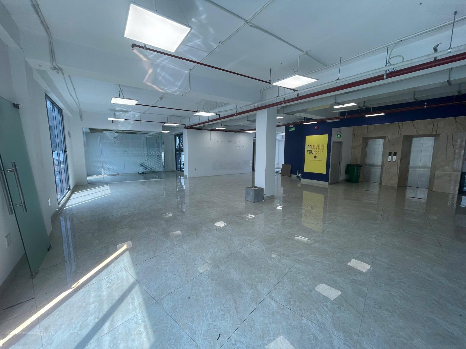 Cho thuê văn phòng toà nhà Goldstar 300m² - Đường Lê Quang Định, P. Gia Định, TPHCM